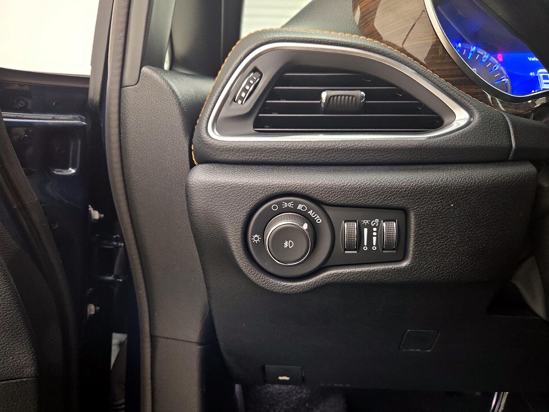 Thumbnail: 2022 Chrysler Pacifica - 13