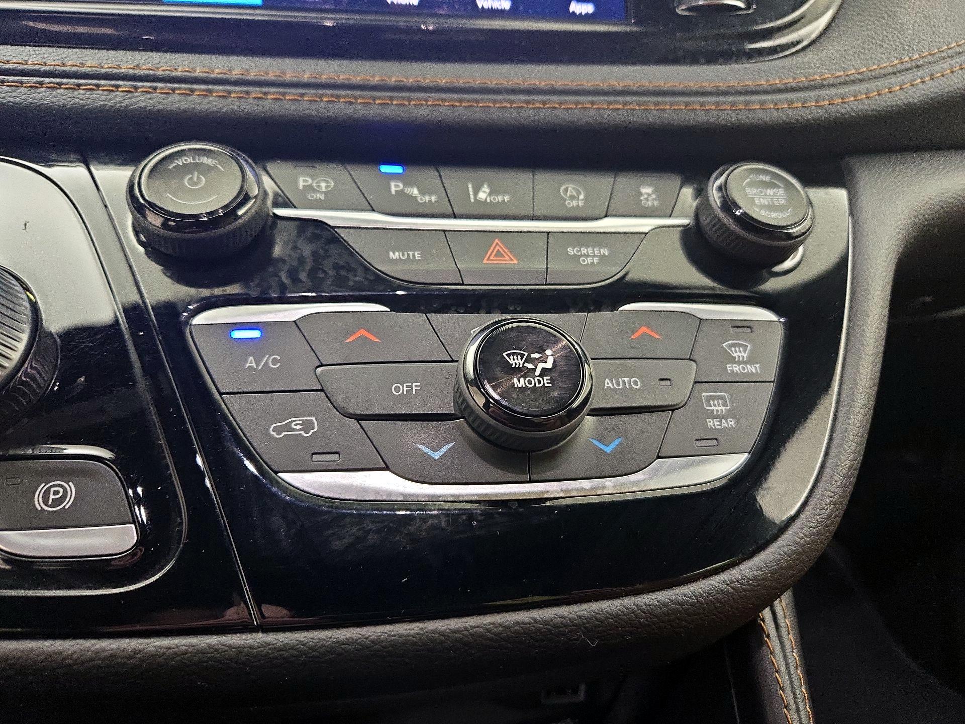 Thumbnail: 2022 Chrysler Pacifica - 17