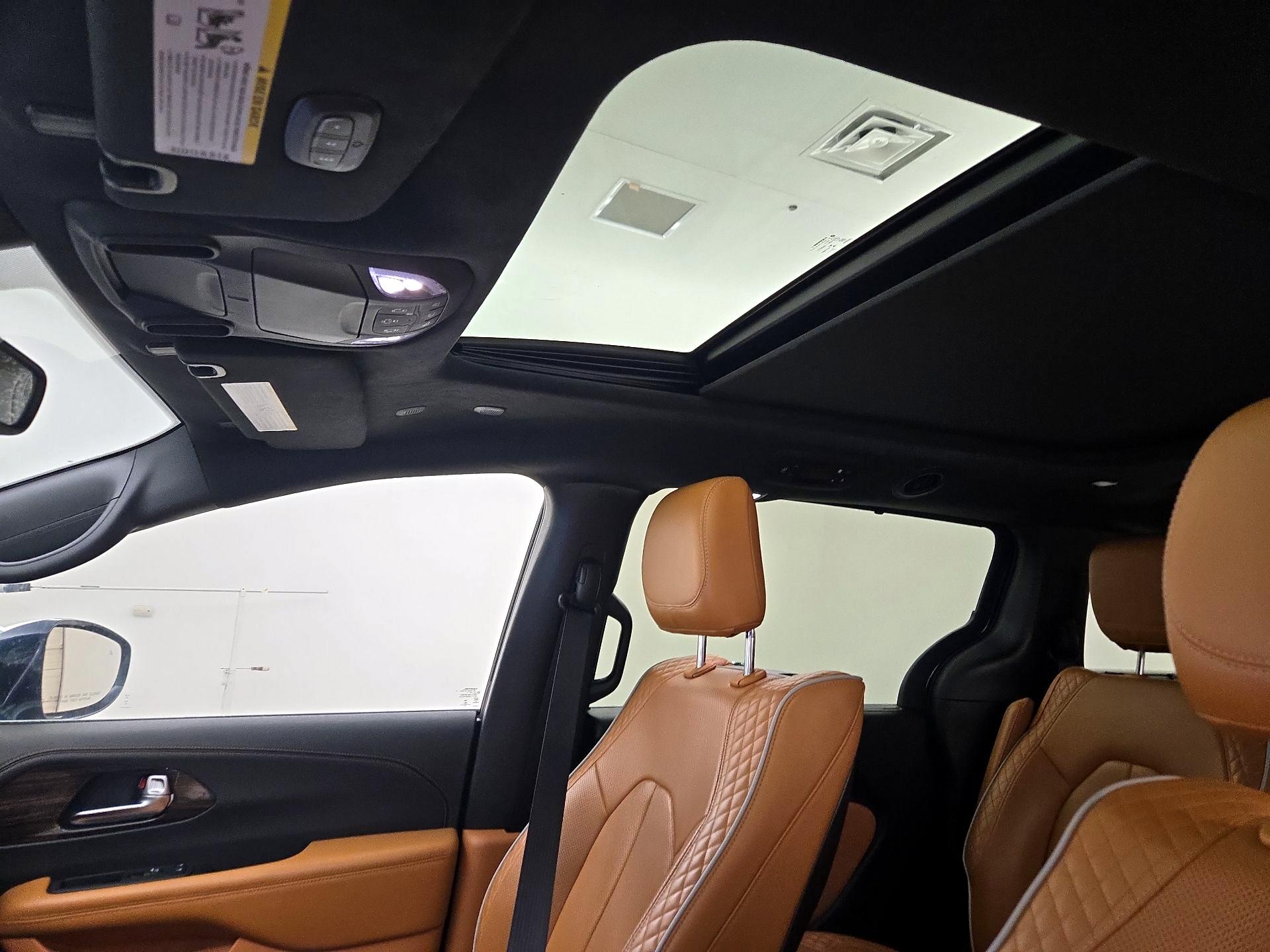 Thumbnail: 2022 Chrysler Pacifica - 20