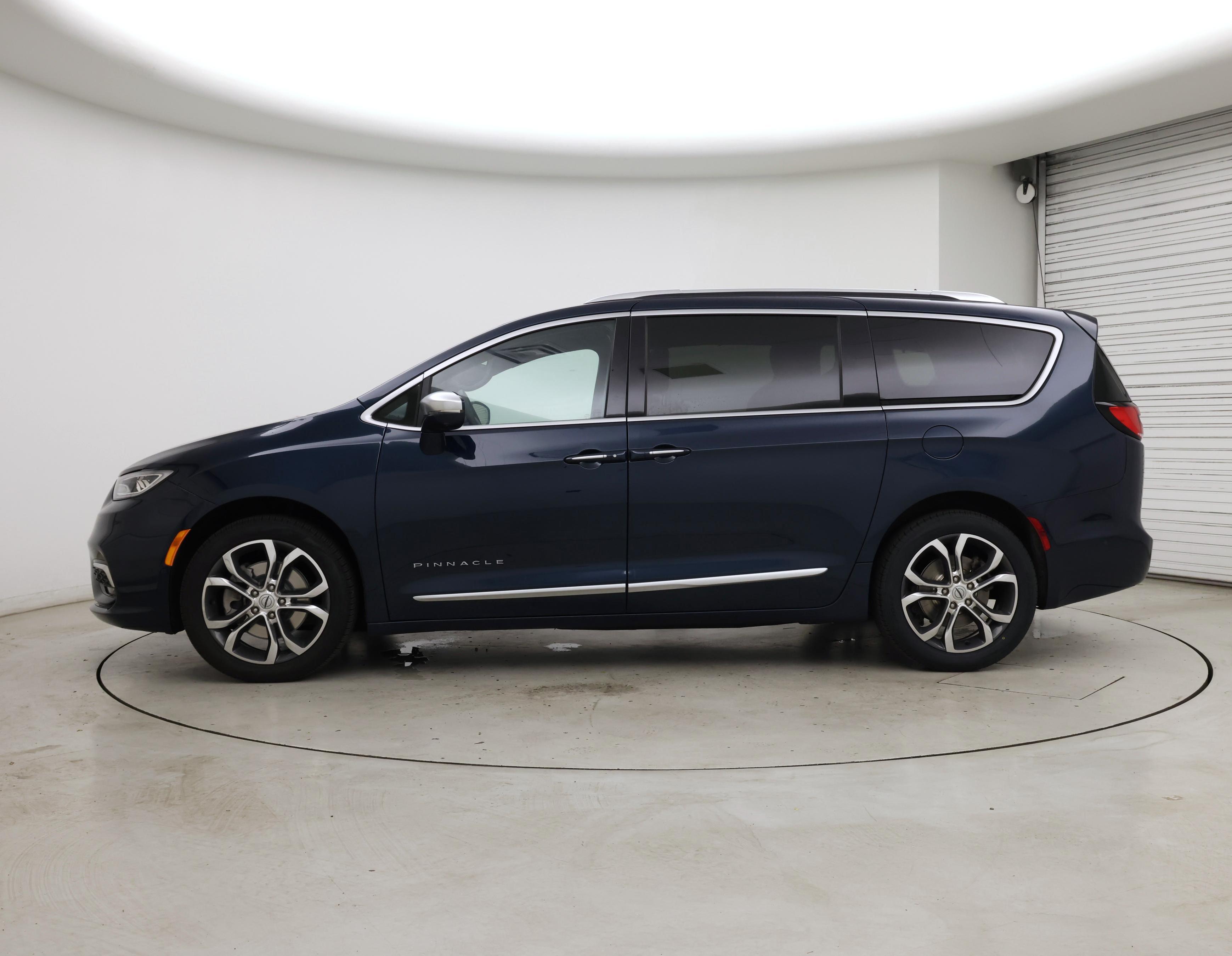 Thumbnail: 2022 Chrysler Pacifica - 3