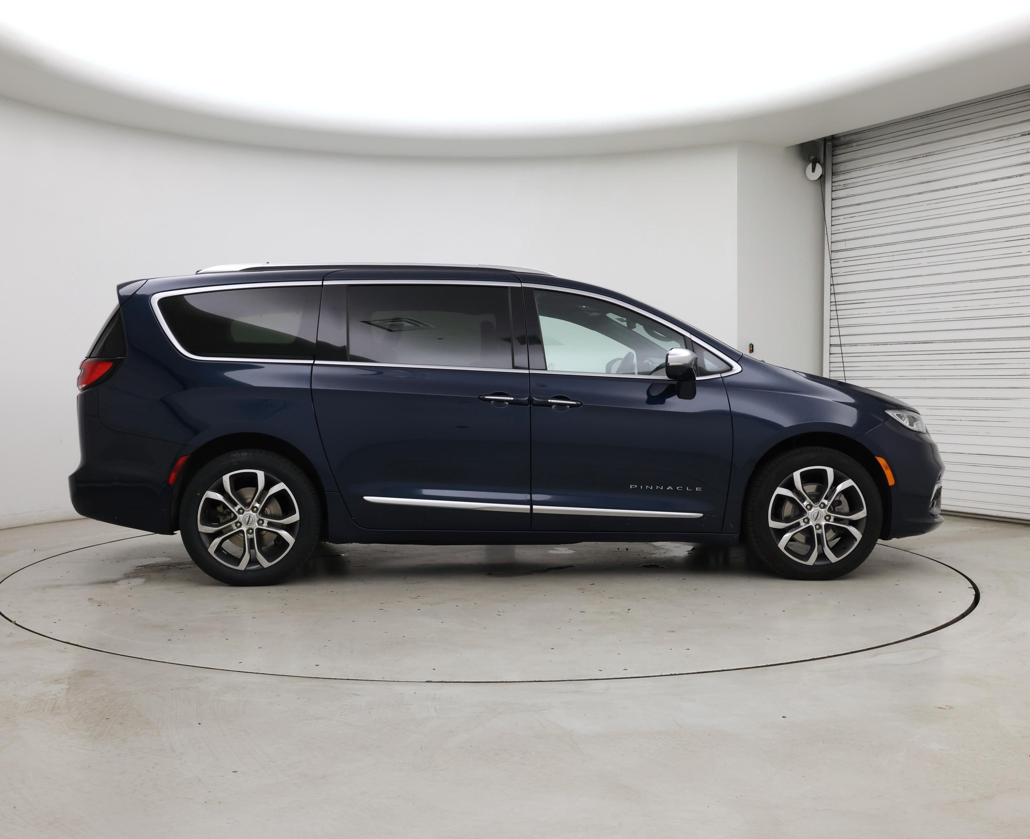 Thumbnail: 2022 Chrysler Pacifica - 7