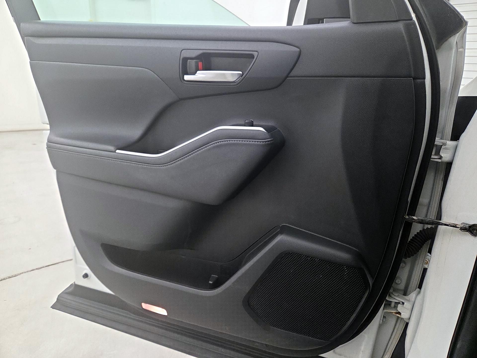 Thumbnail: 2021 Toyota Highlander - 12