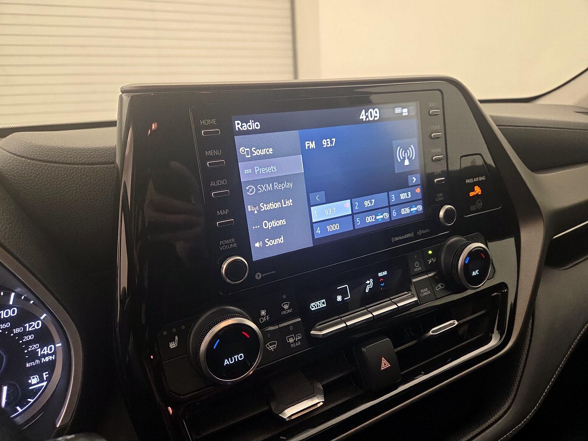 Thumbnail: 2021 Toyota Highlander - 15