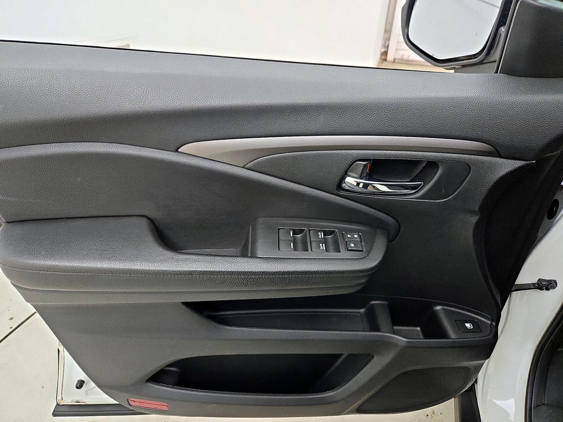 Thumbnail: 2018 Honda Pilot - 12