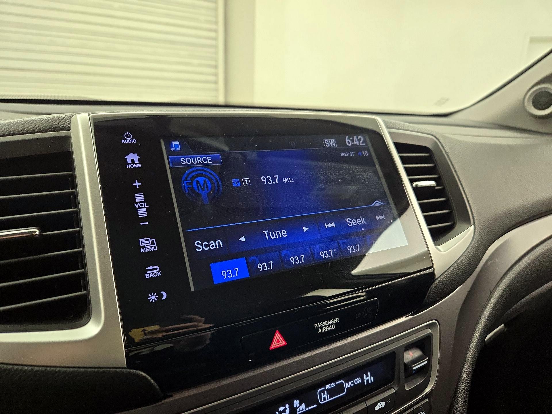 Thumbnail: 2018 Honda Pilot - 15