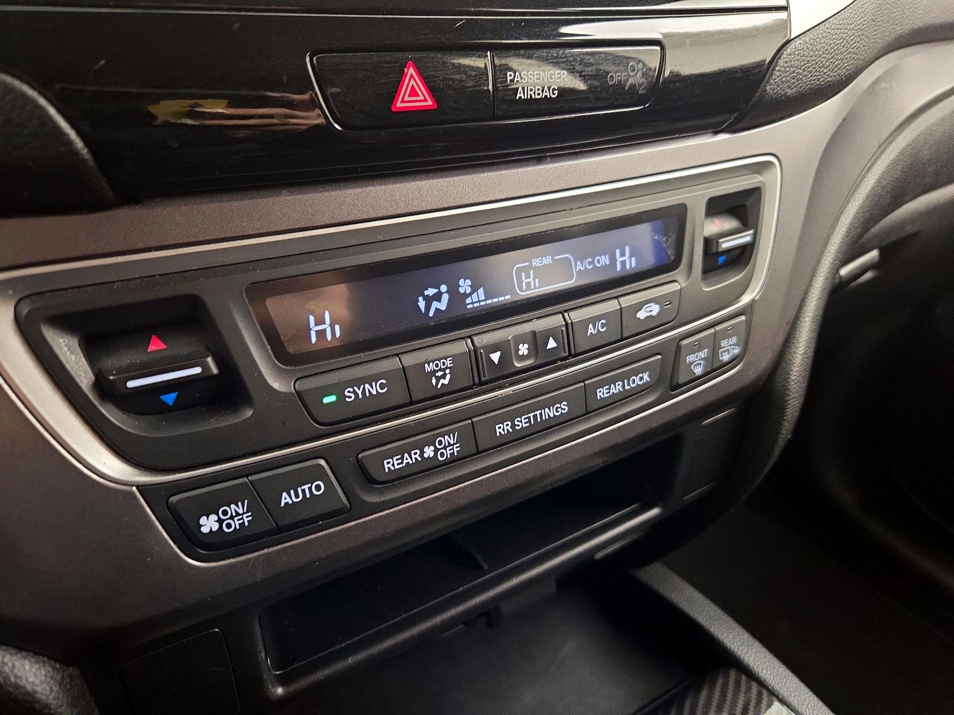 Thumbnail: 2018 Honda Pilot - 16