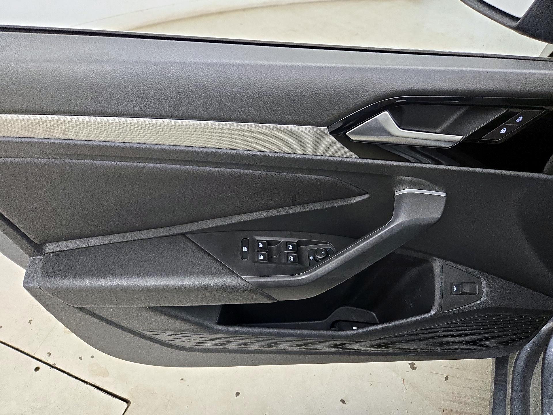 Thumbnail: 2019 Volkswagen Jetta - 12