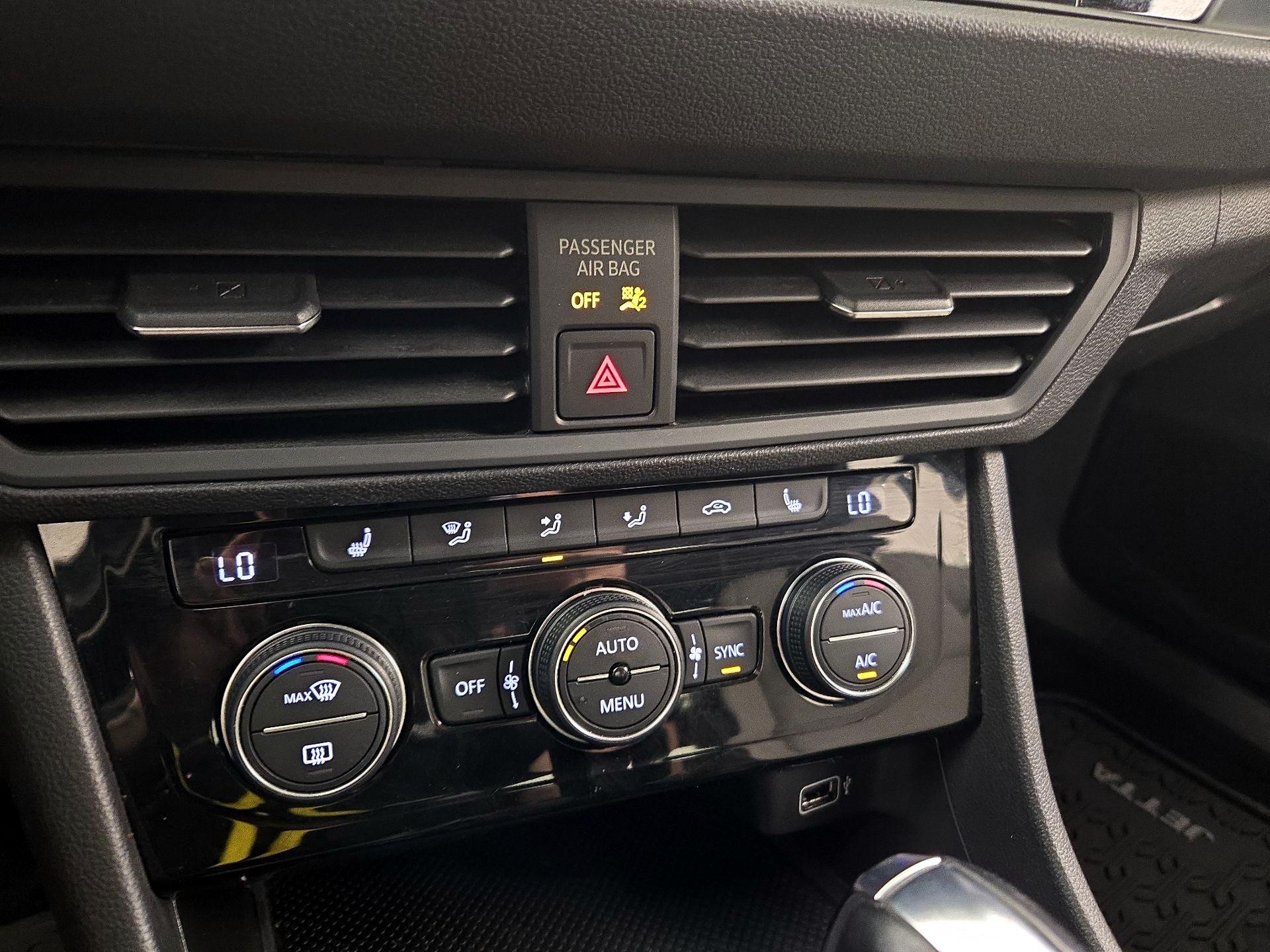 Thumbnail: 2019 Volkswagen Jetta - 15