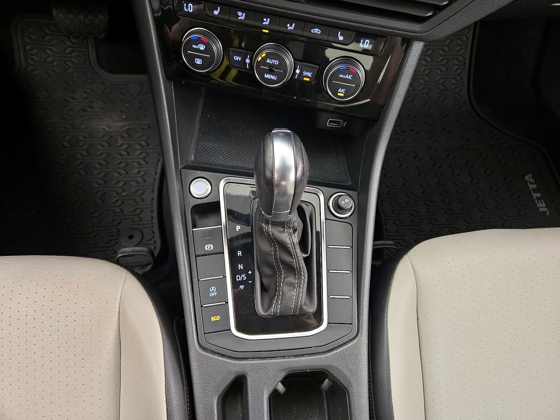 Thumbnail: 2019 Volkswagen Jetta - 16