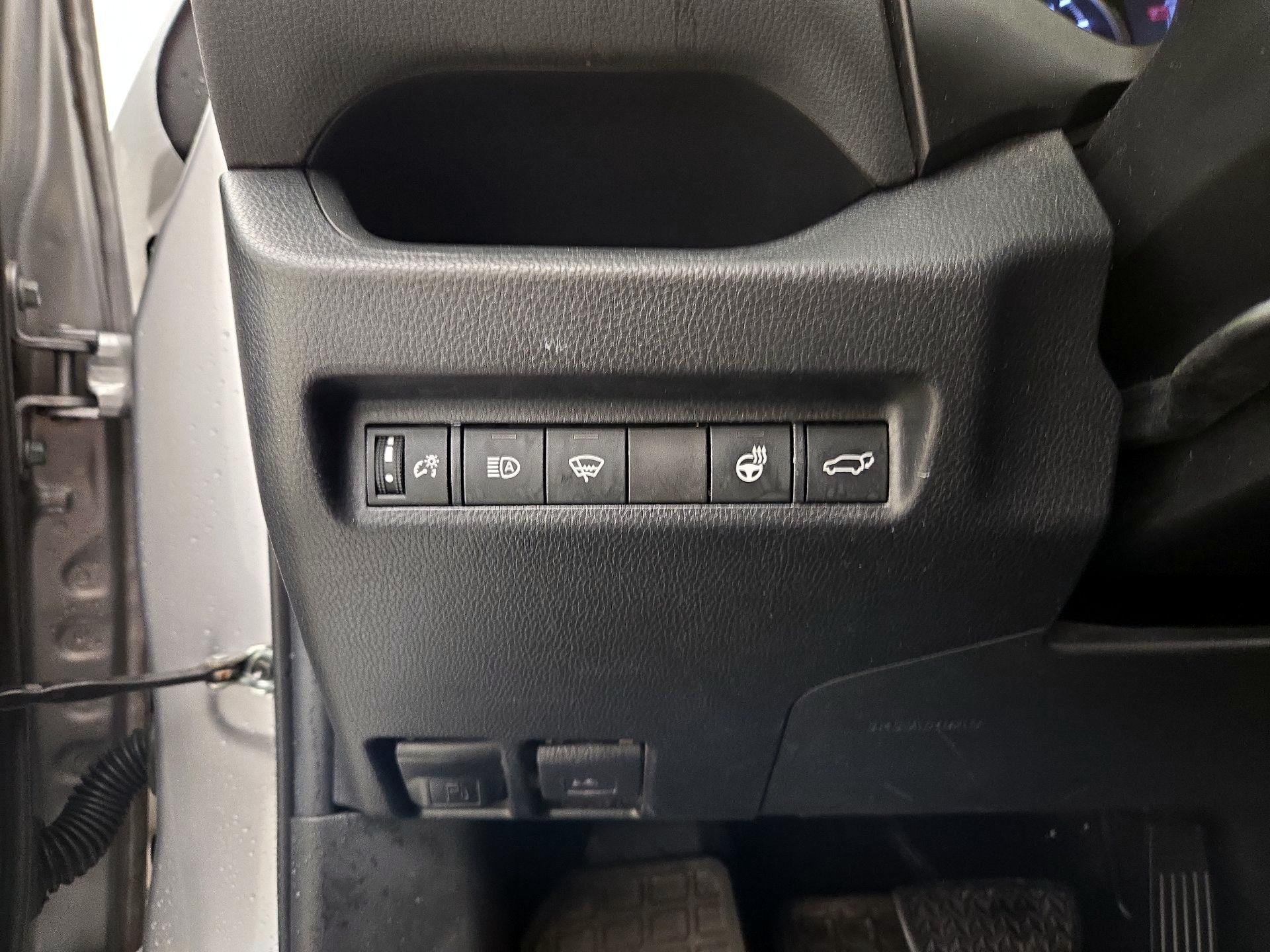 Thumbnail: 2019 Toyota RAV4 - 13