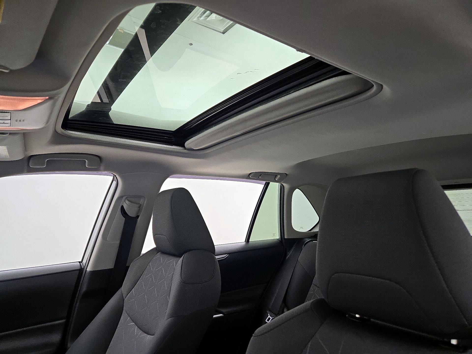 Thumbnail: 2019 Toyota RAV4 - 18