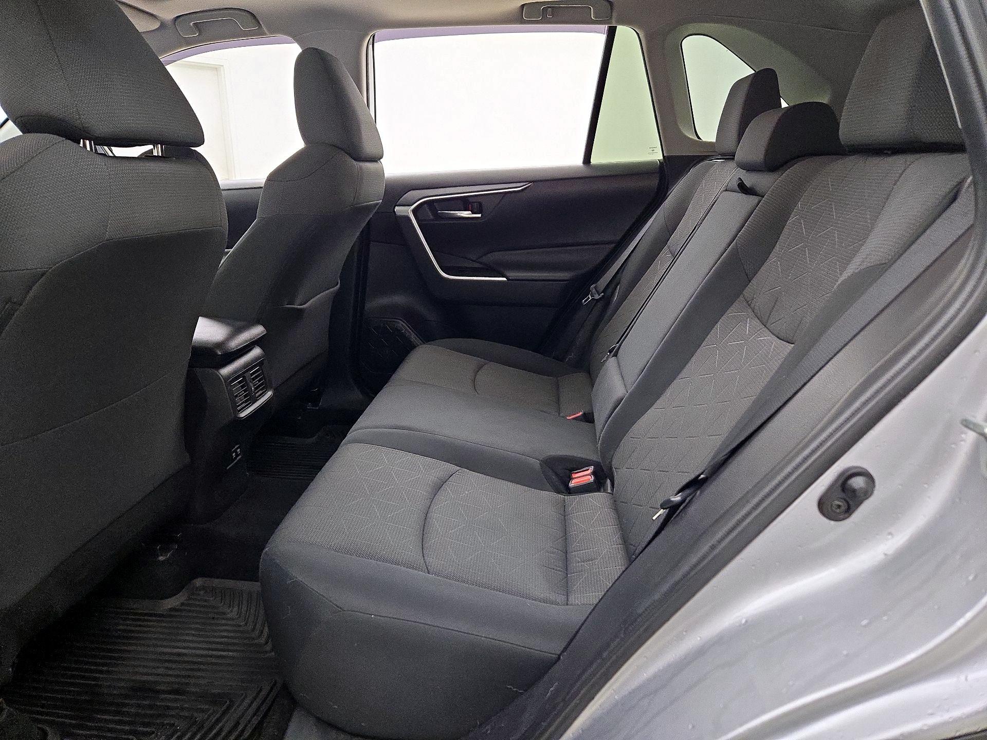 Thumbnail: 2019 Toyota RAV4 - 19