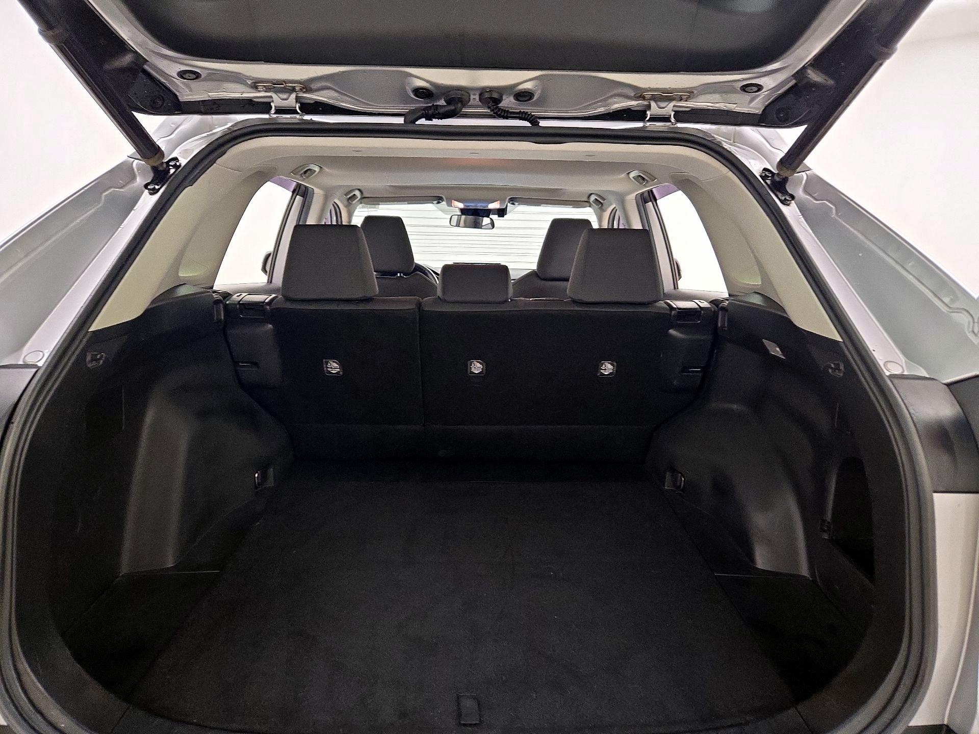 Thumbnail: 2019 Toyota RAV4 - 20