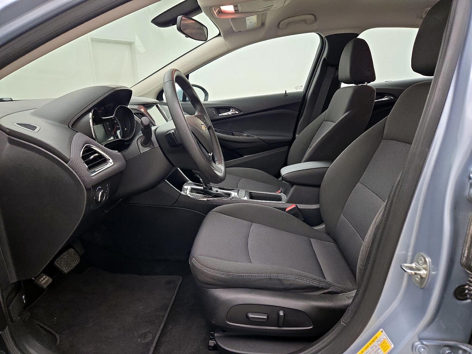 Thumbnail: 2018 Chevrolet Cruze - 11