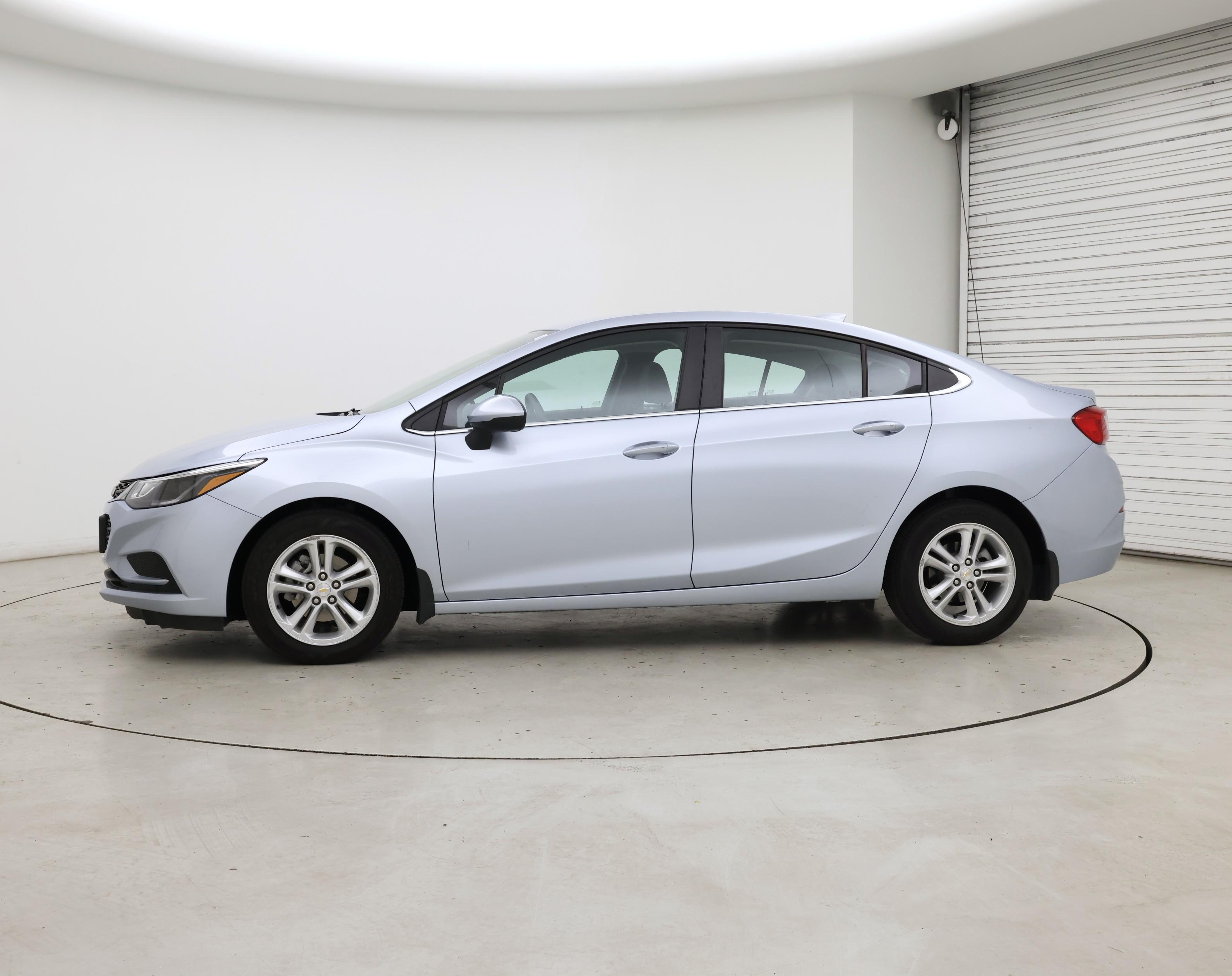 Thumbnail: 2018 Chevrolet Cruze - 3