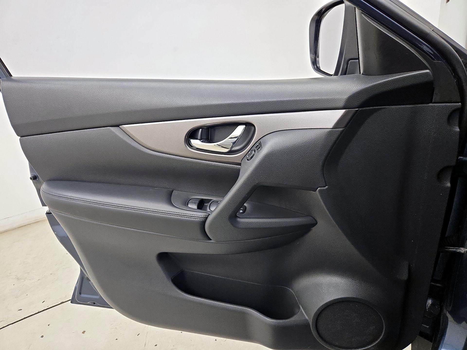 Thumbnail: 2016 Nissan Rogue - 12