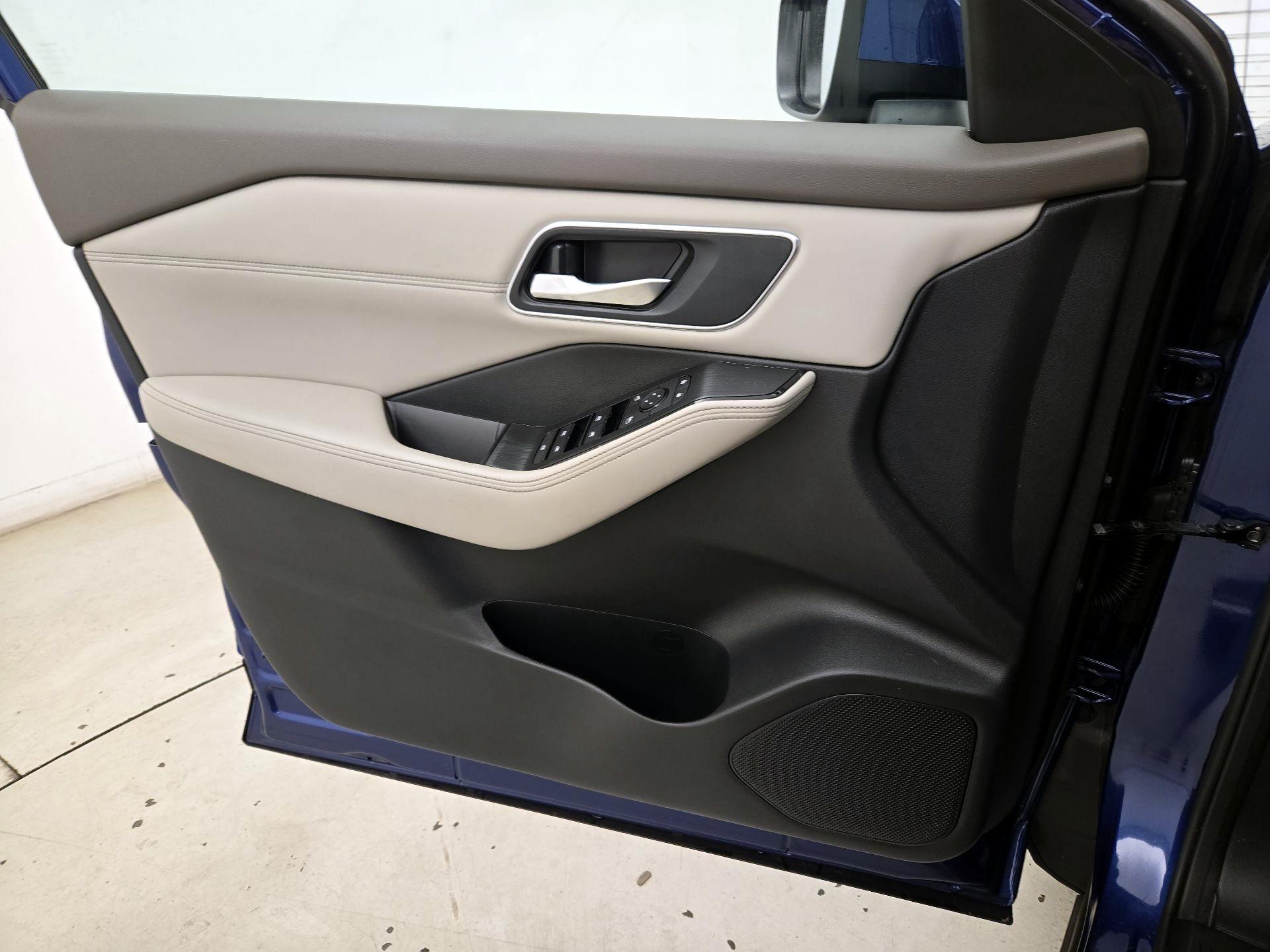 Thumbnail: 2021 Nissan Rogue - 12