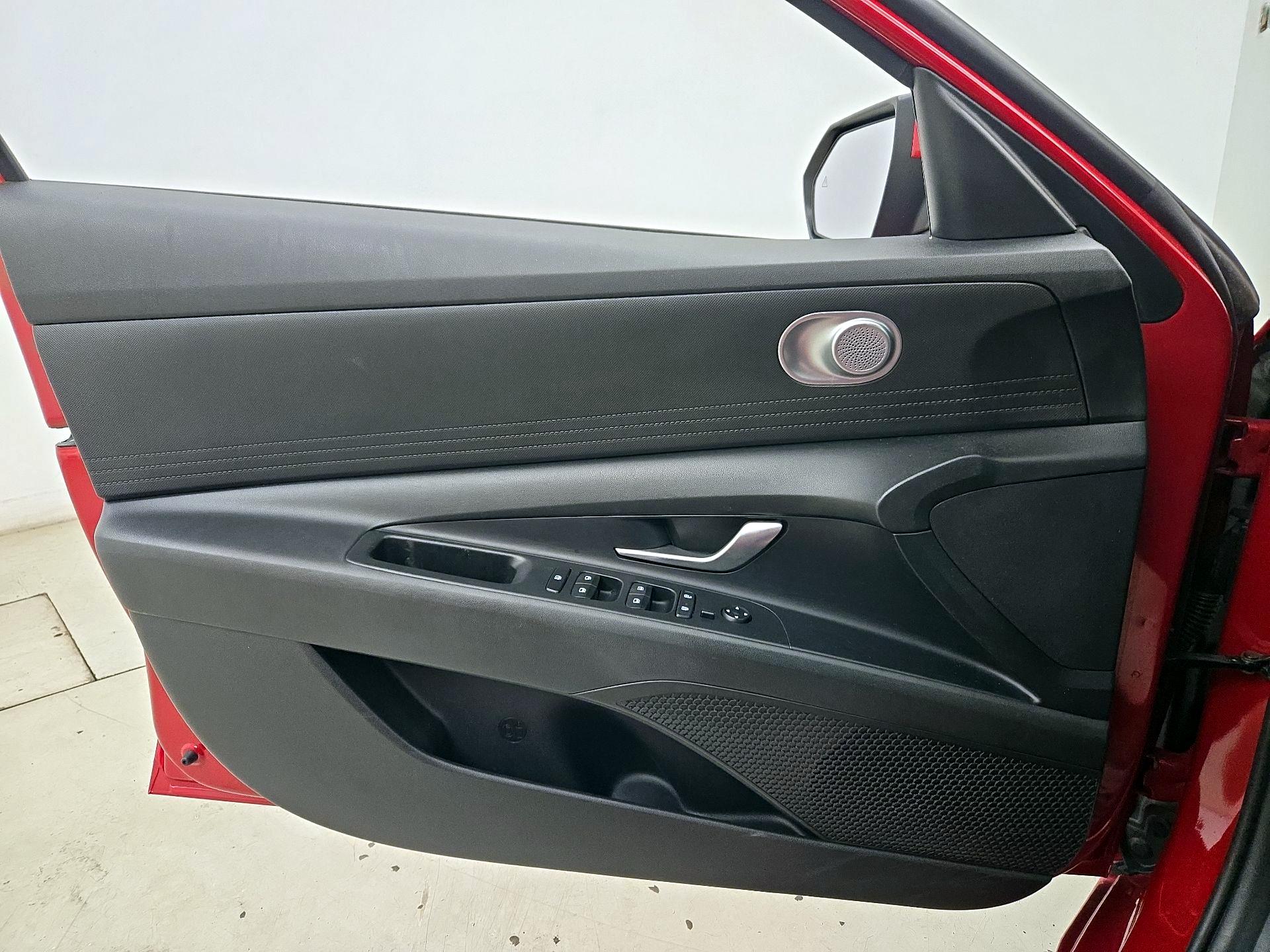 Thumbnail: 2022 Hyundai Elantra - 12