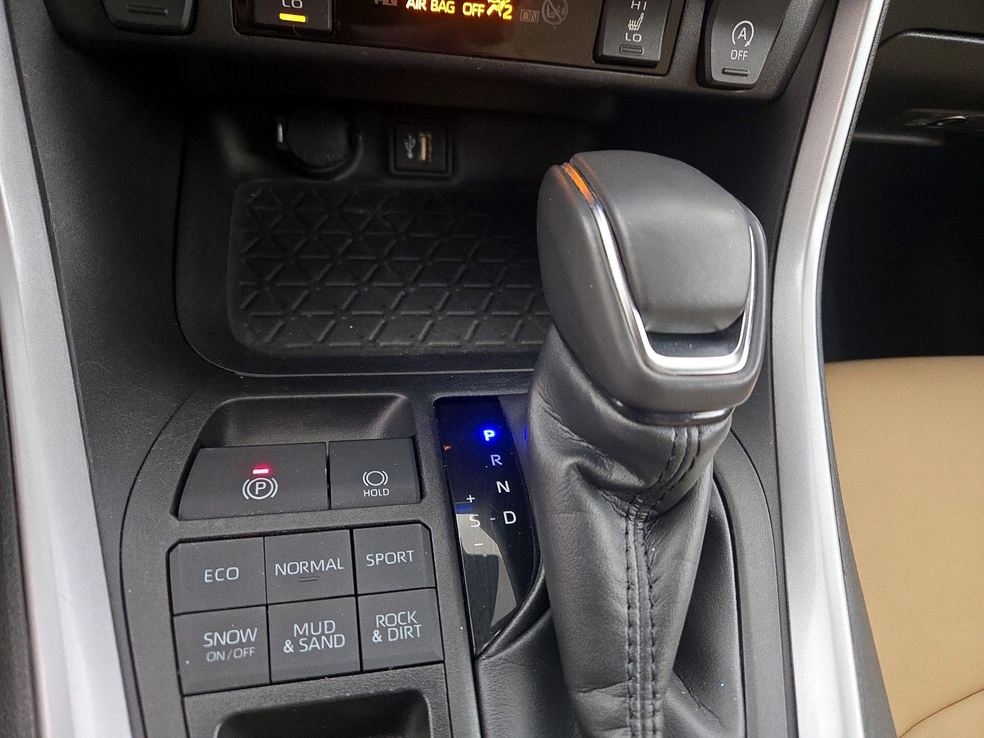 Thumbnail: 2023 Toyota RAV4 - 17