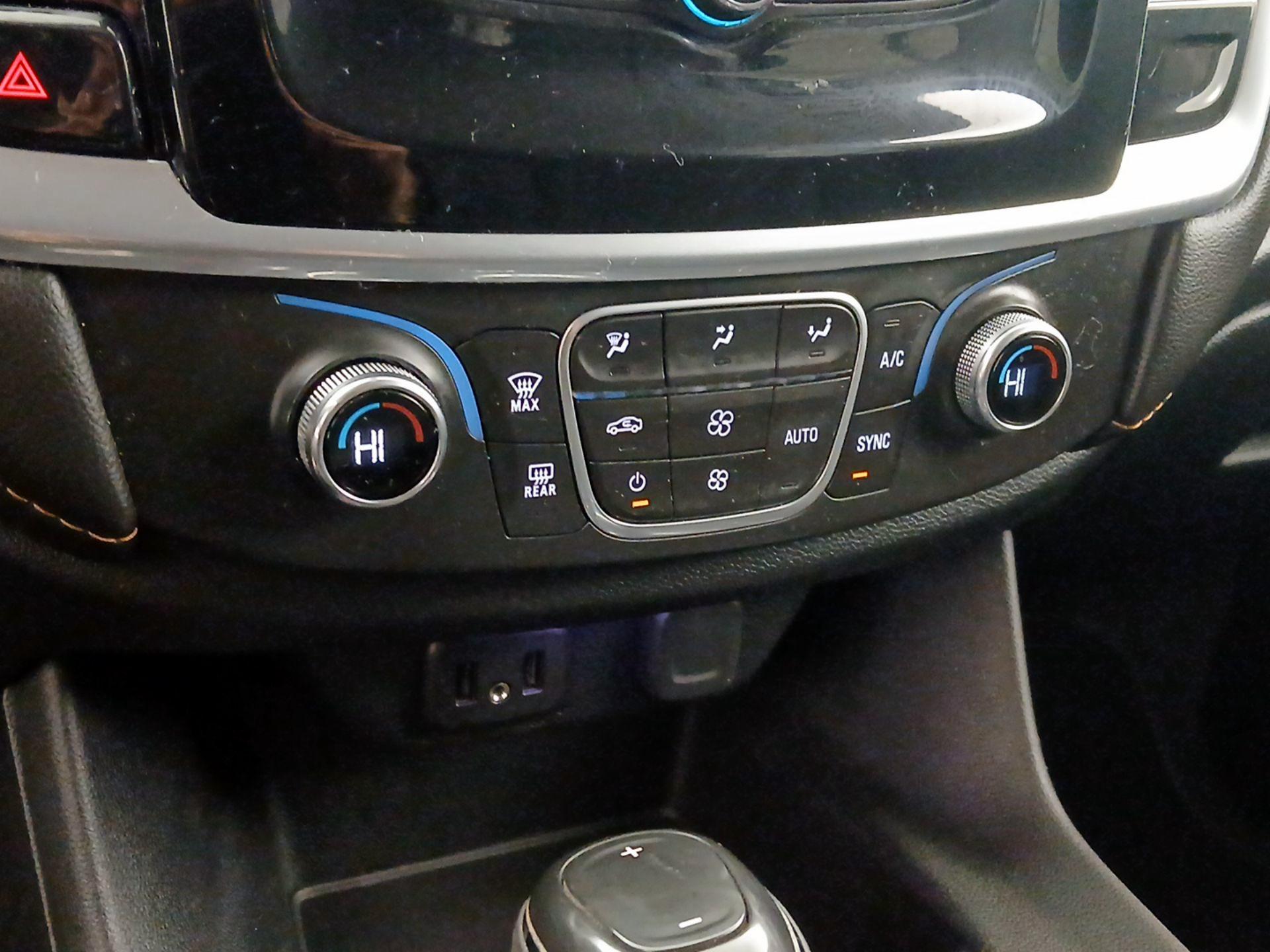 Thumbnail: 2020 Chevrolet Traverse - 16