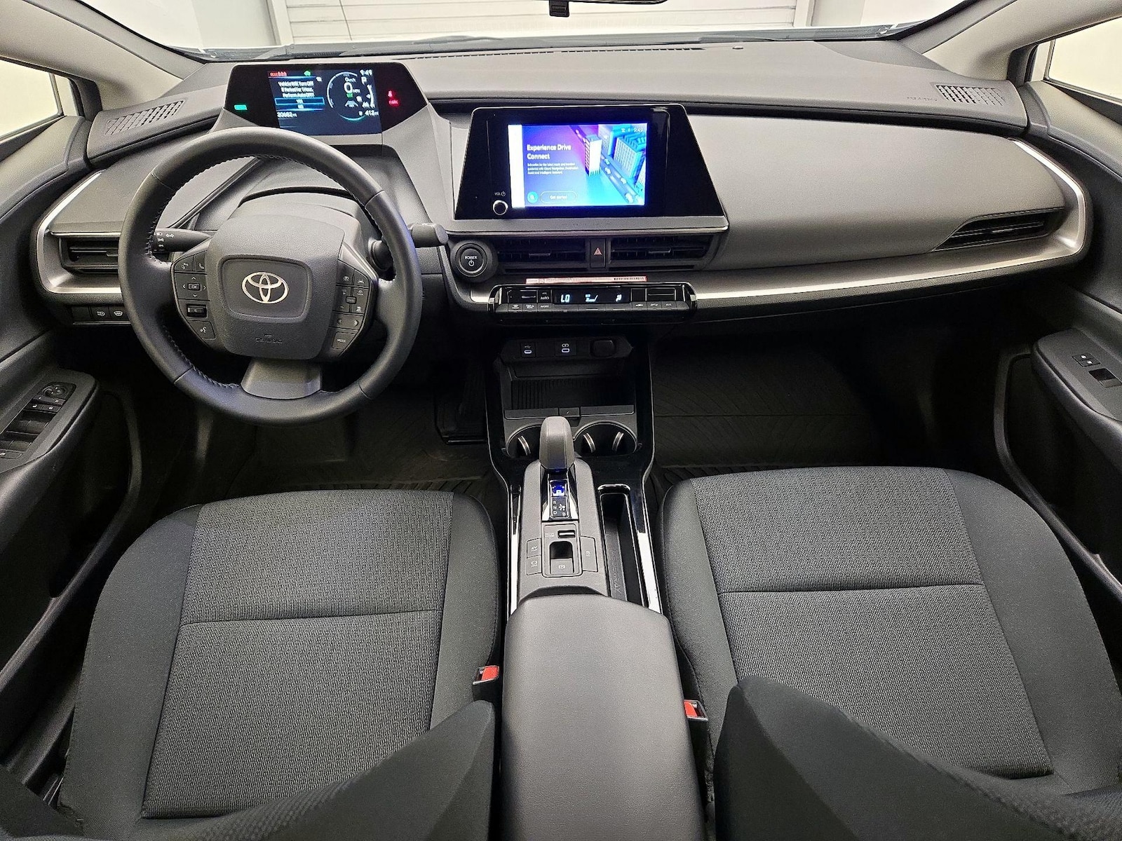 2024 Toyota Prius LE - Photo 10