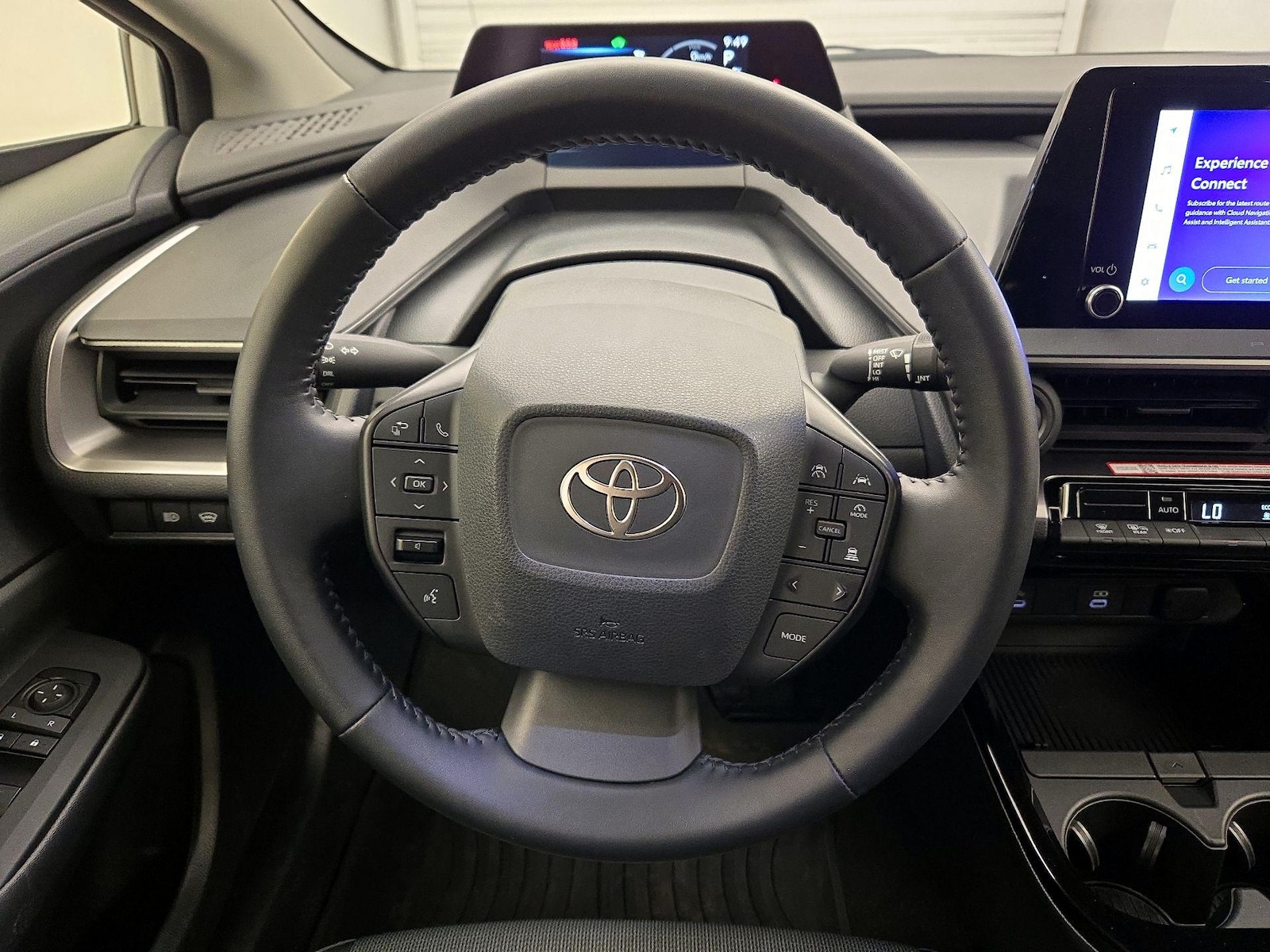 2024 Toyota Prius LE - Photo 11