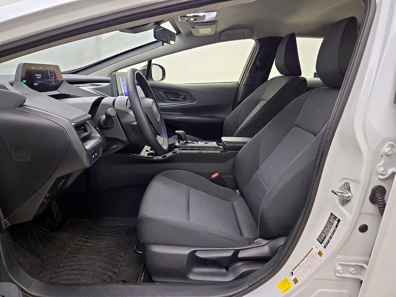 2024 Toyota Prius LE - Photo 12