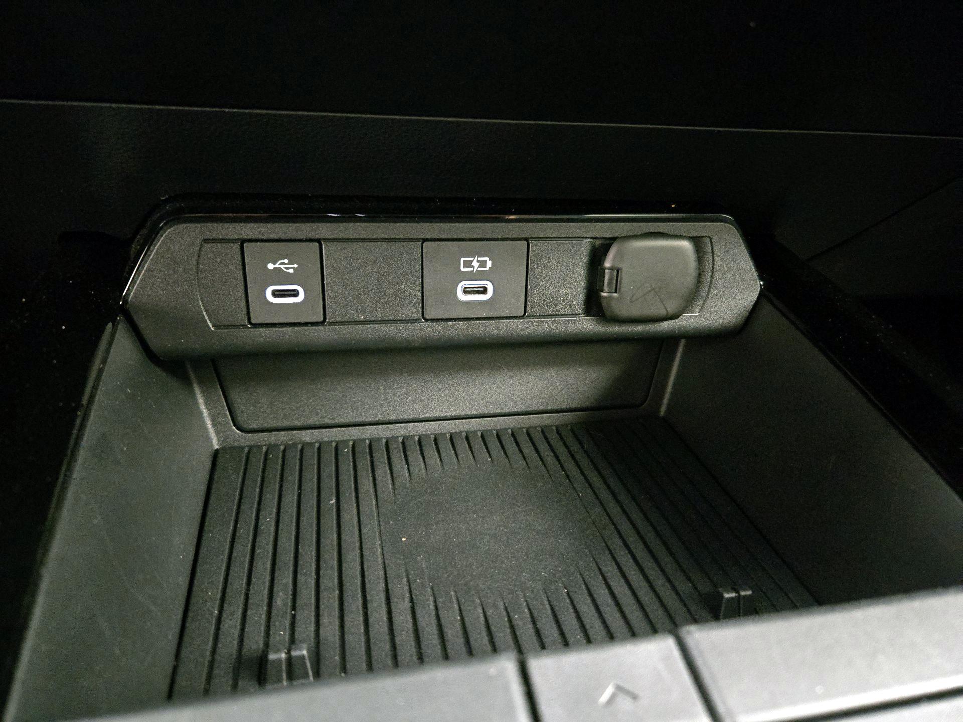 Thumbnail: 2024 Toyota Prius - 18