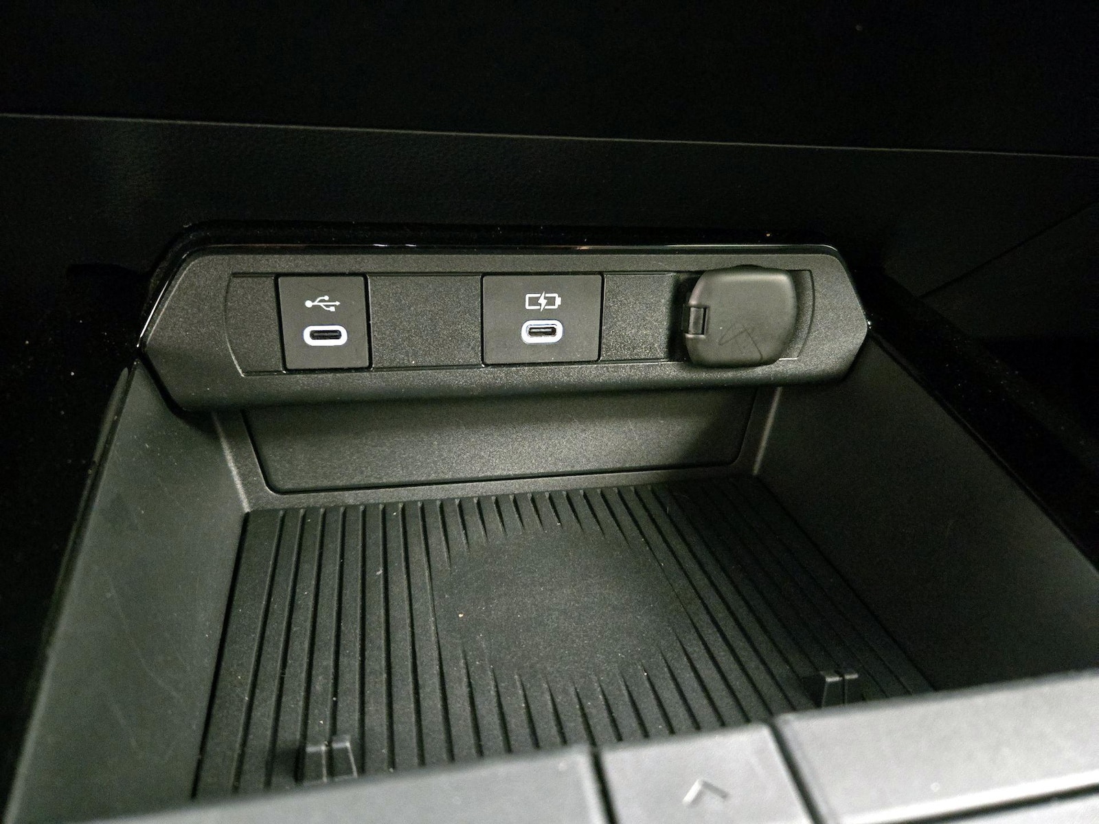 2024 Toyota Prius LE - Photo 19