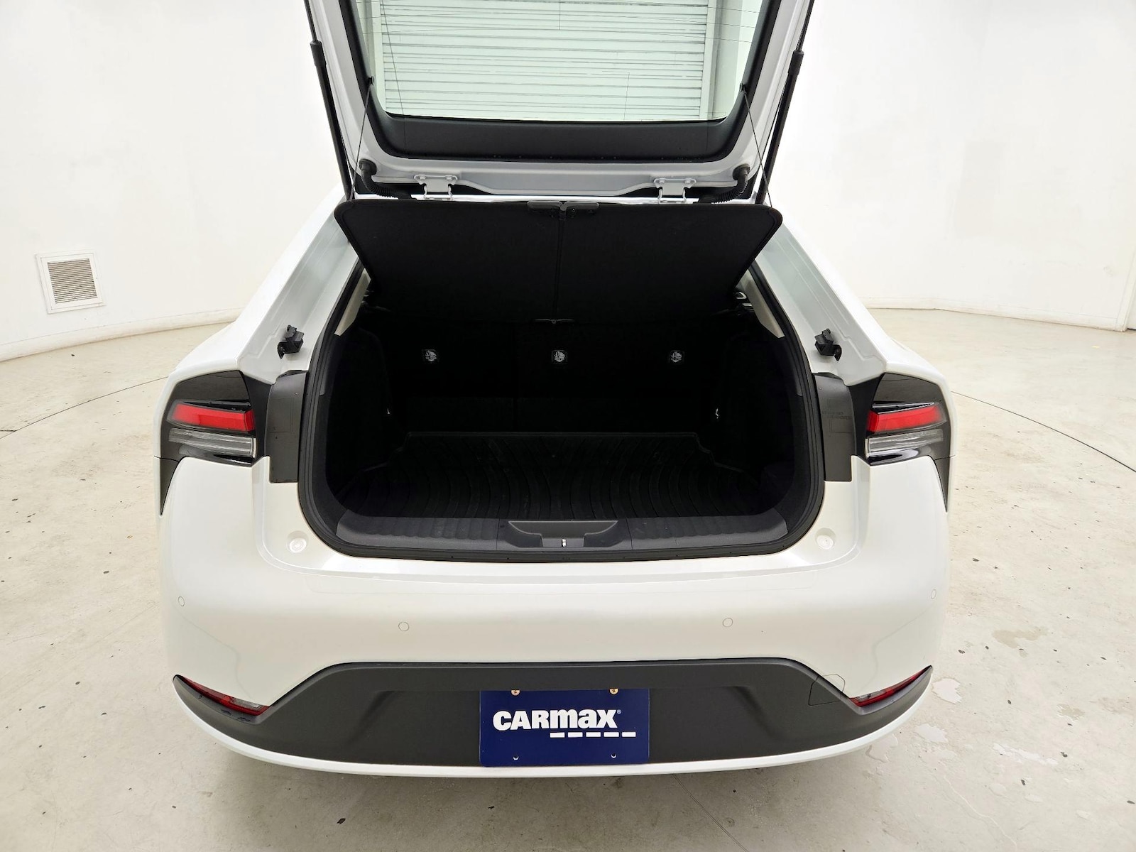 2024 Toyota Prius LE - Photo 21