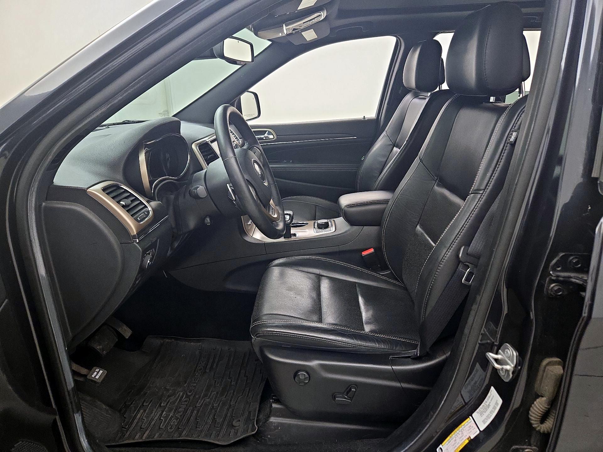 Thumbnail: 2015 Jeep Grand Cherokee - 11