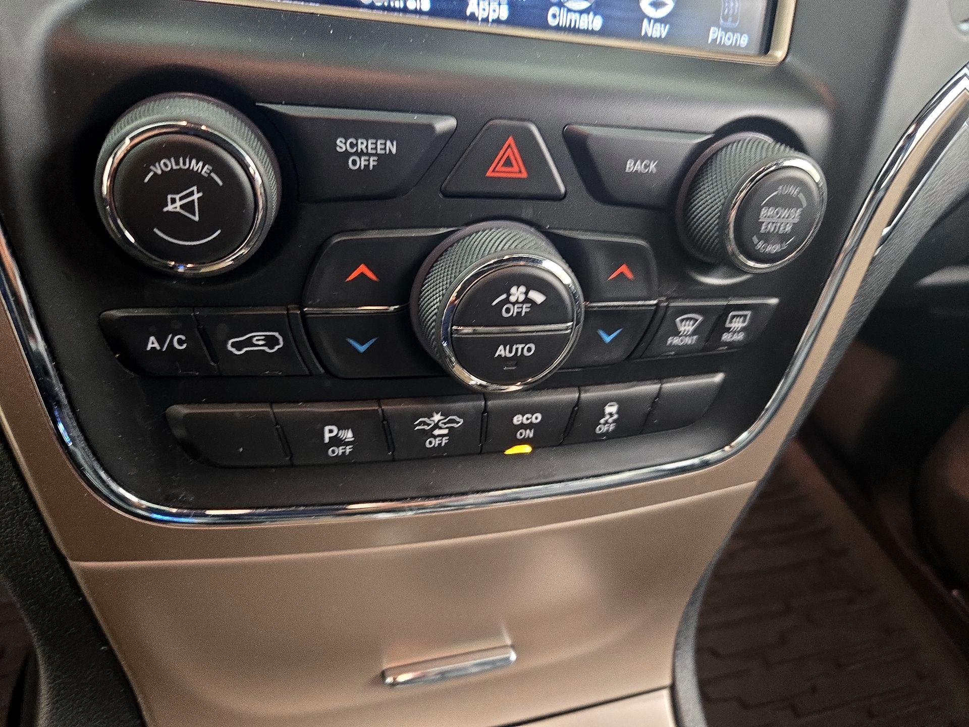 Thumbnail: 2015 Jeep Grand Cherokee - 14