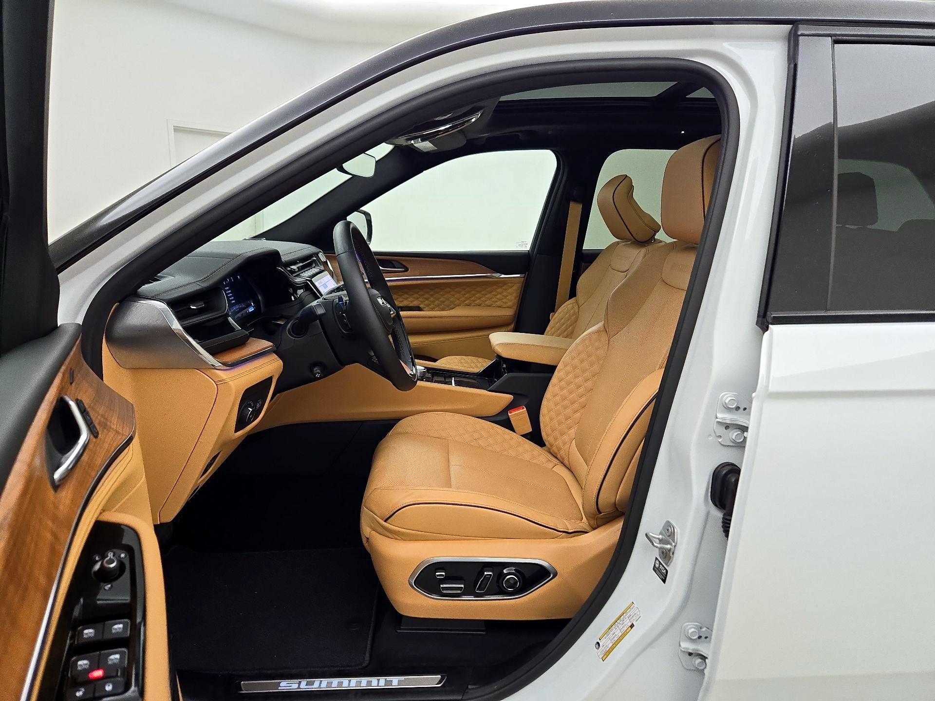 Thumbnail: 2025 Jeep Grand Cherokee - 11