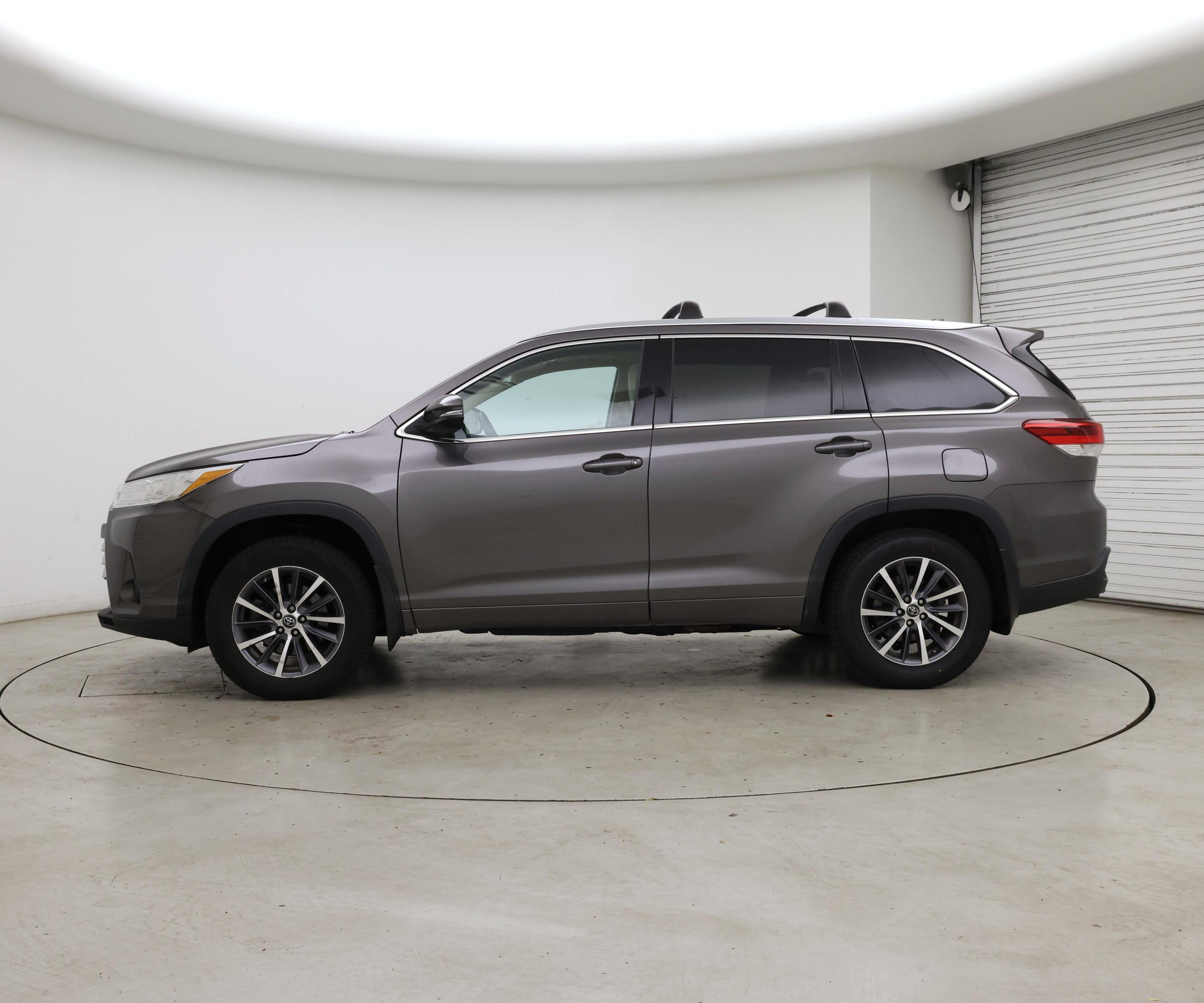 Thumbnail: 2017 Toyota Highlander - 3