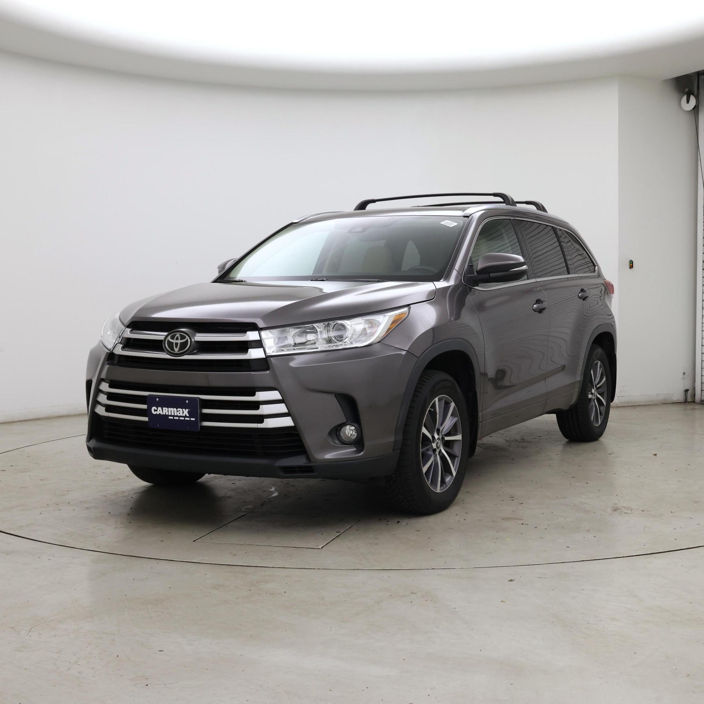 Thumbnail: 2017 Toyota Highlander - 4