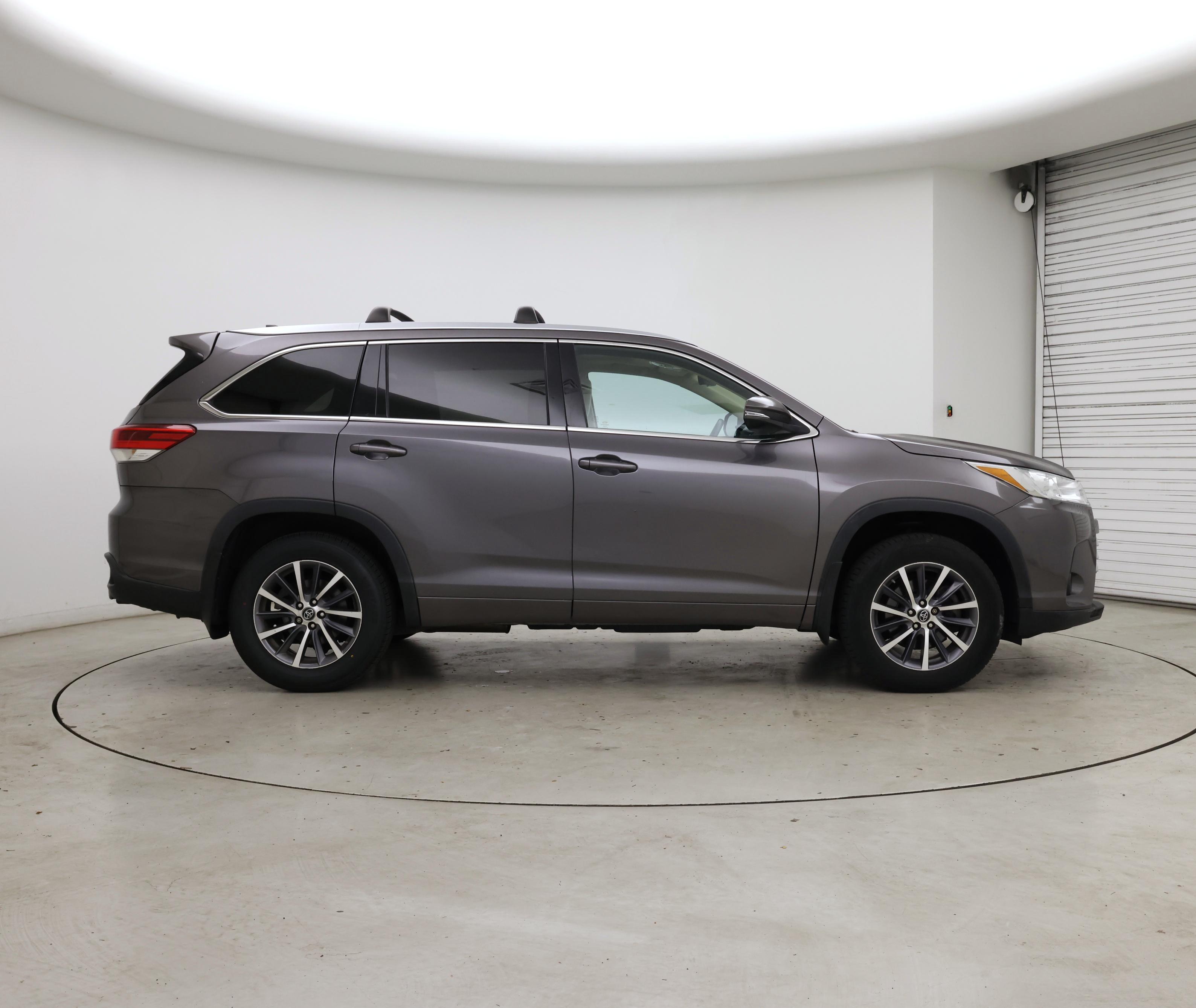 Thumbnail: 2017 Toyota Highlander - 7
