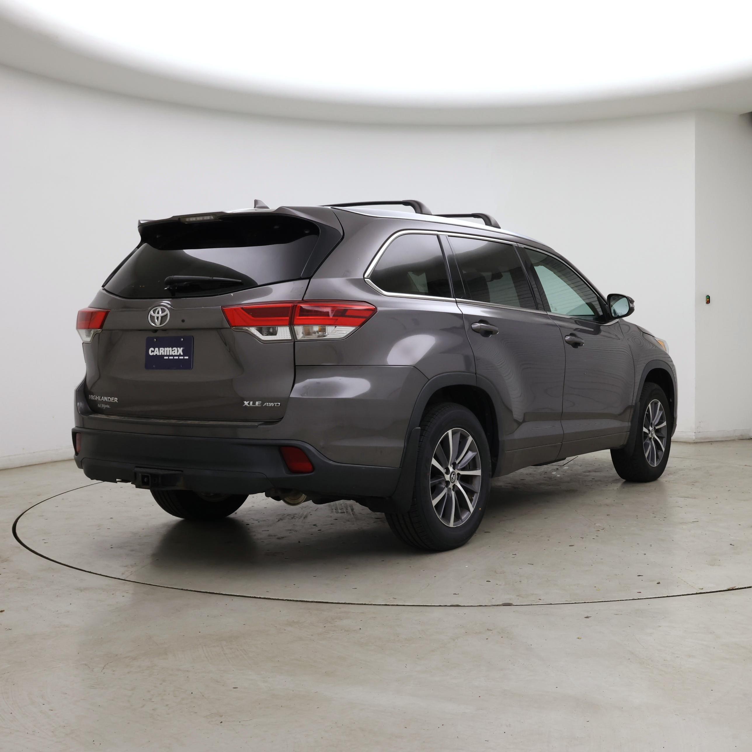 Thumbnail: 2017 Toyota Highlander - 8