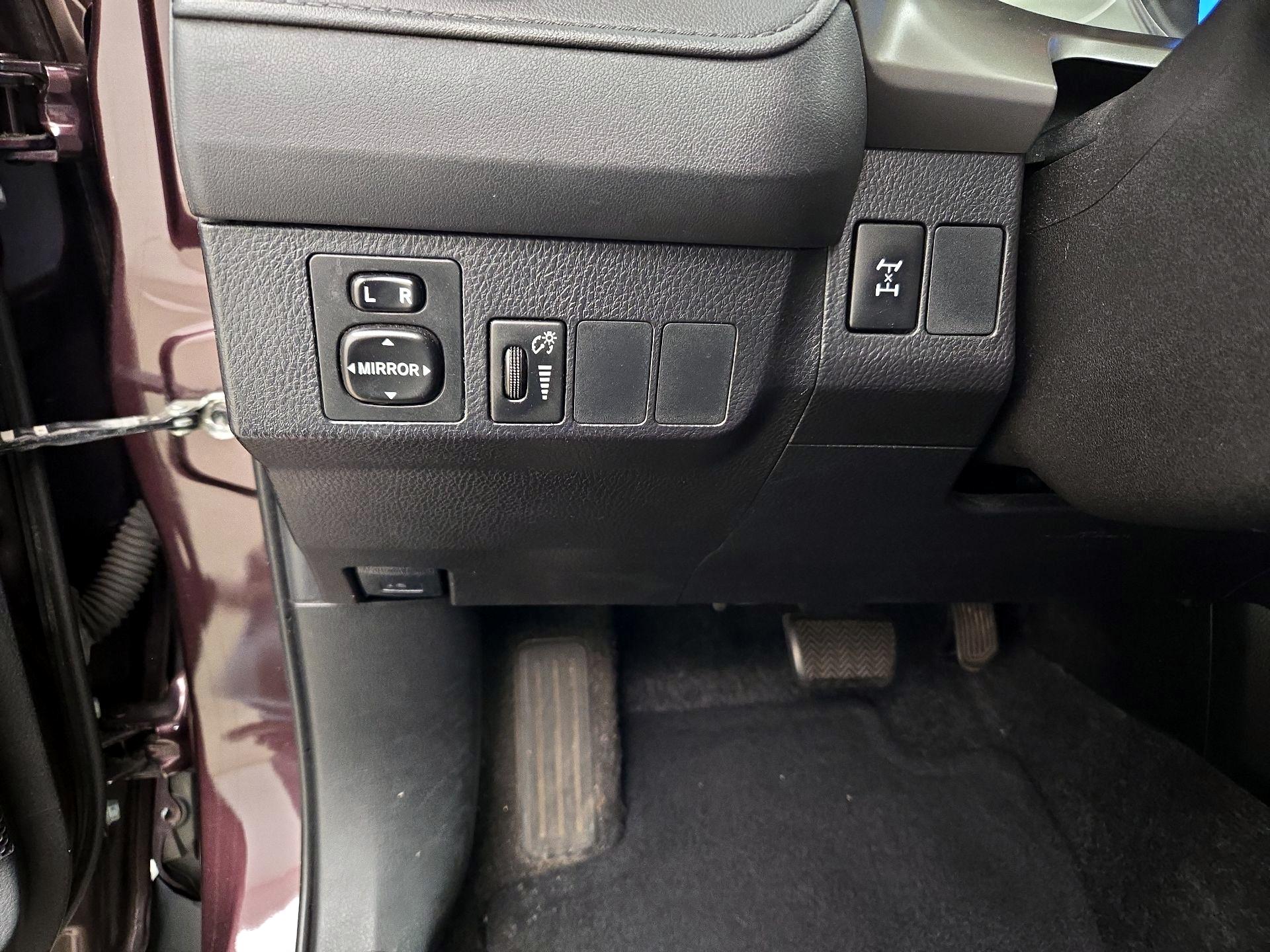 Thumbnail: 2016 Toyota RAV4 - 13