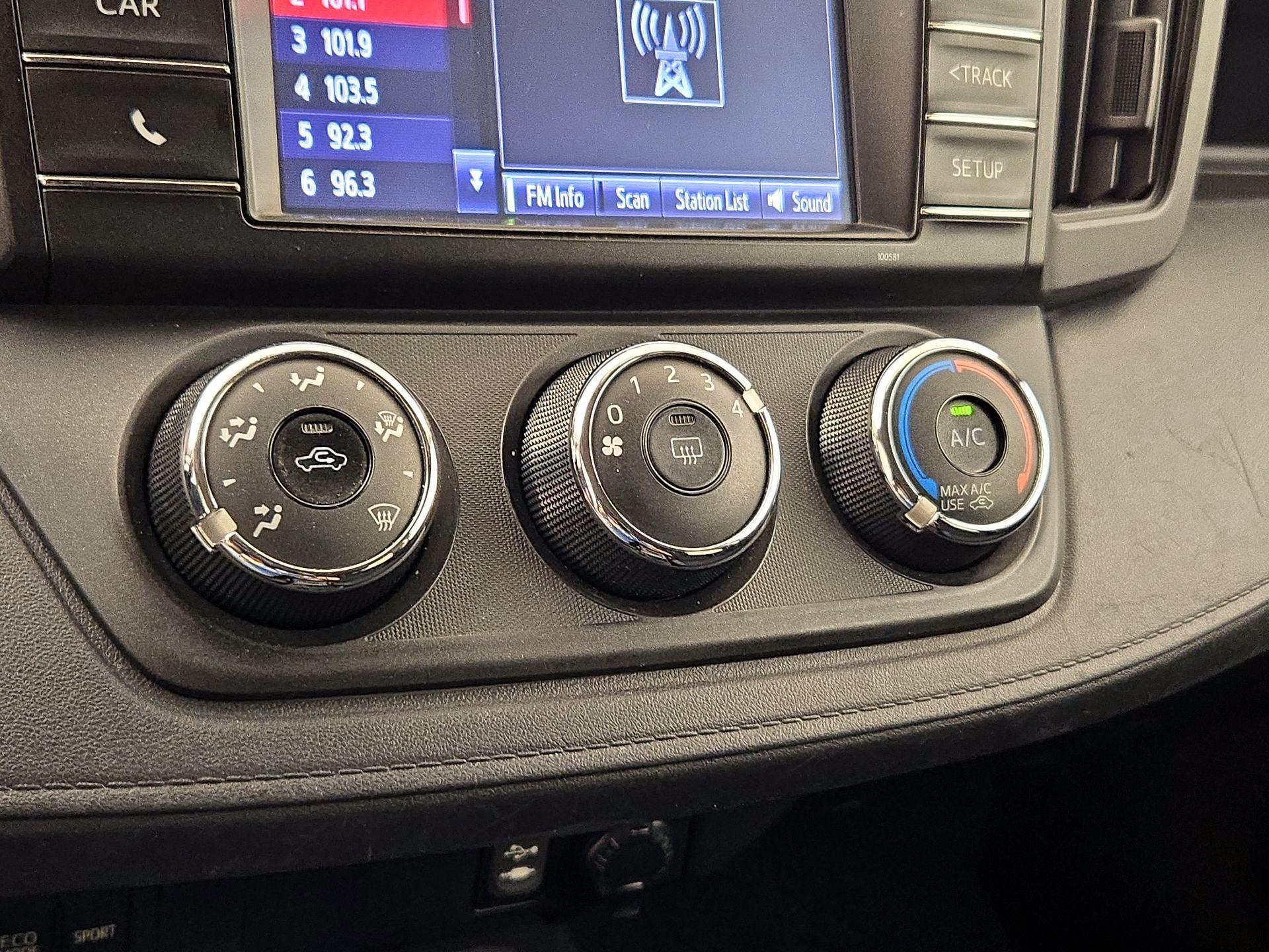 Thumbnail: 2016 Toyota RAV4 - 16
