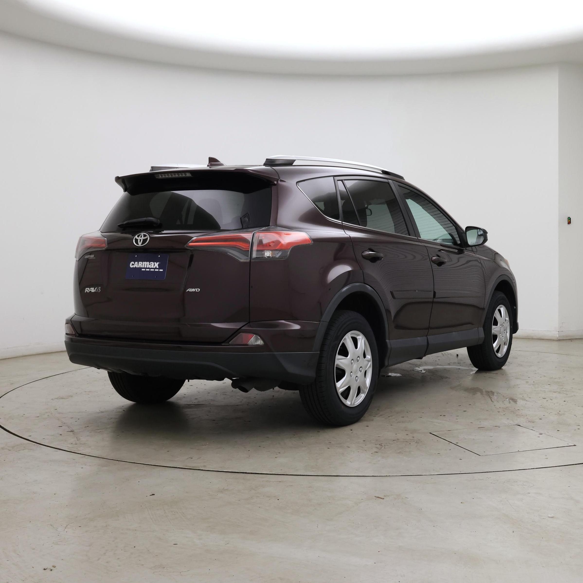 Thumbnail: 2016 Toyota RAV4 - 8
