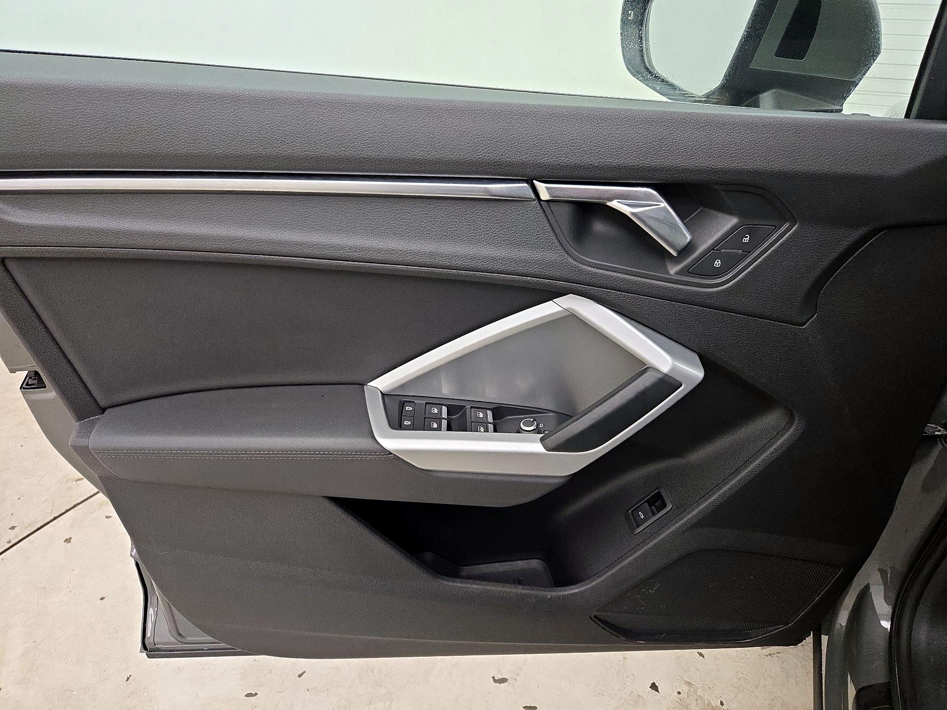 Thumbnail: 2020 Audi Q3 - 12