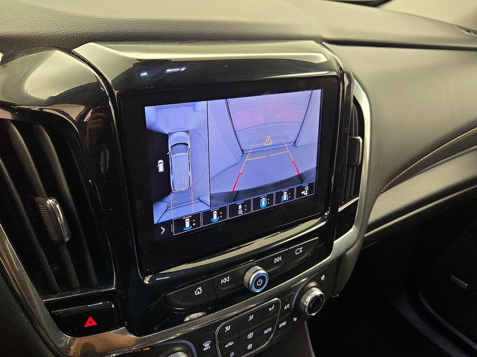2021 Chevrolet Traverse Premier - Photo 16