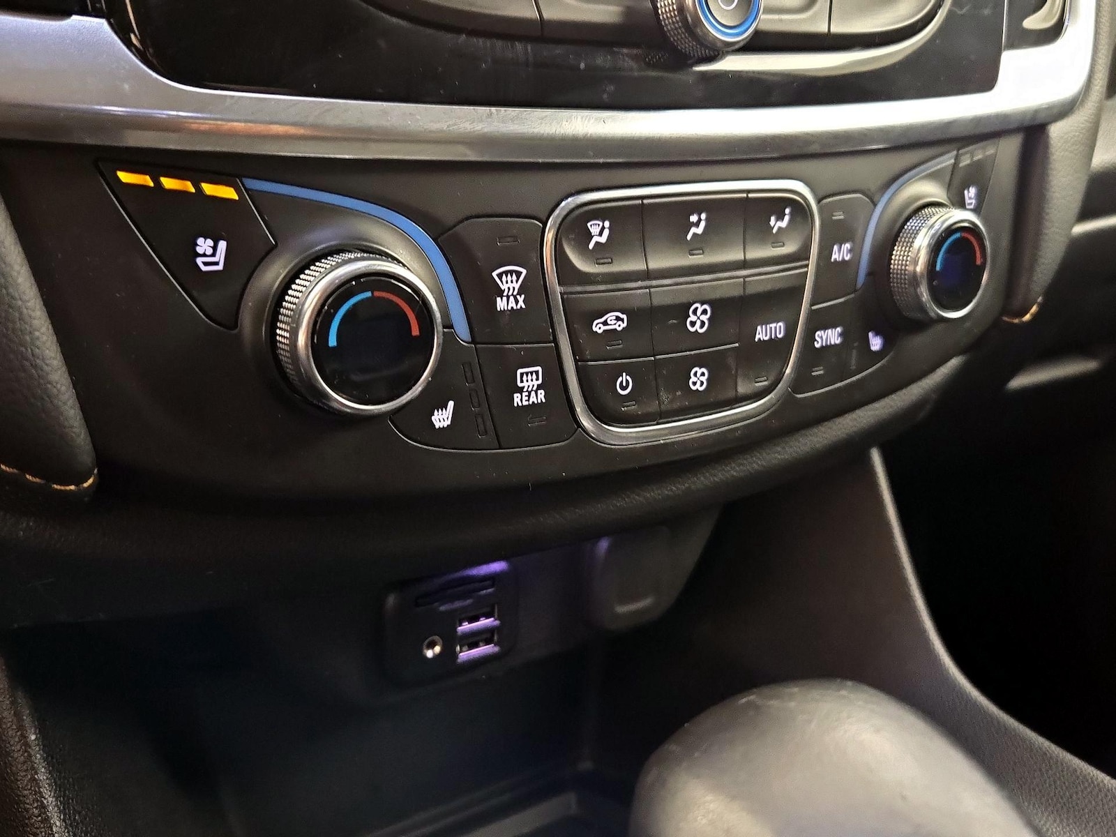 2021 Chevrolet Traverse Premier - Photo 18