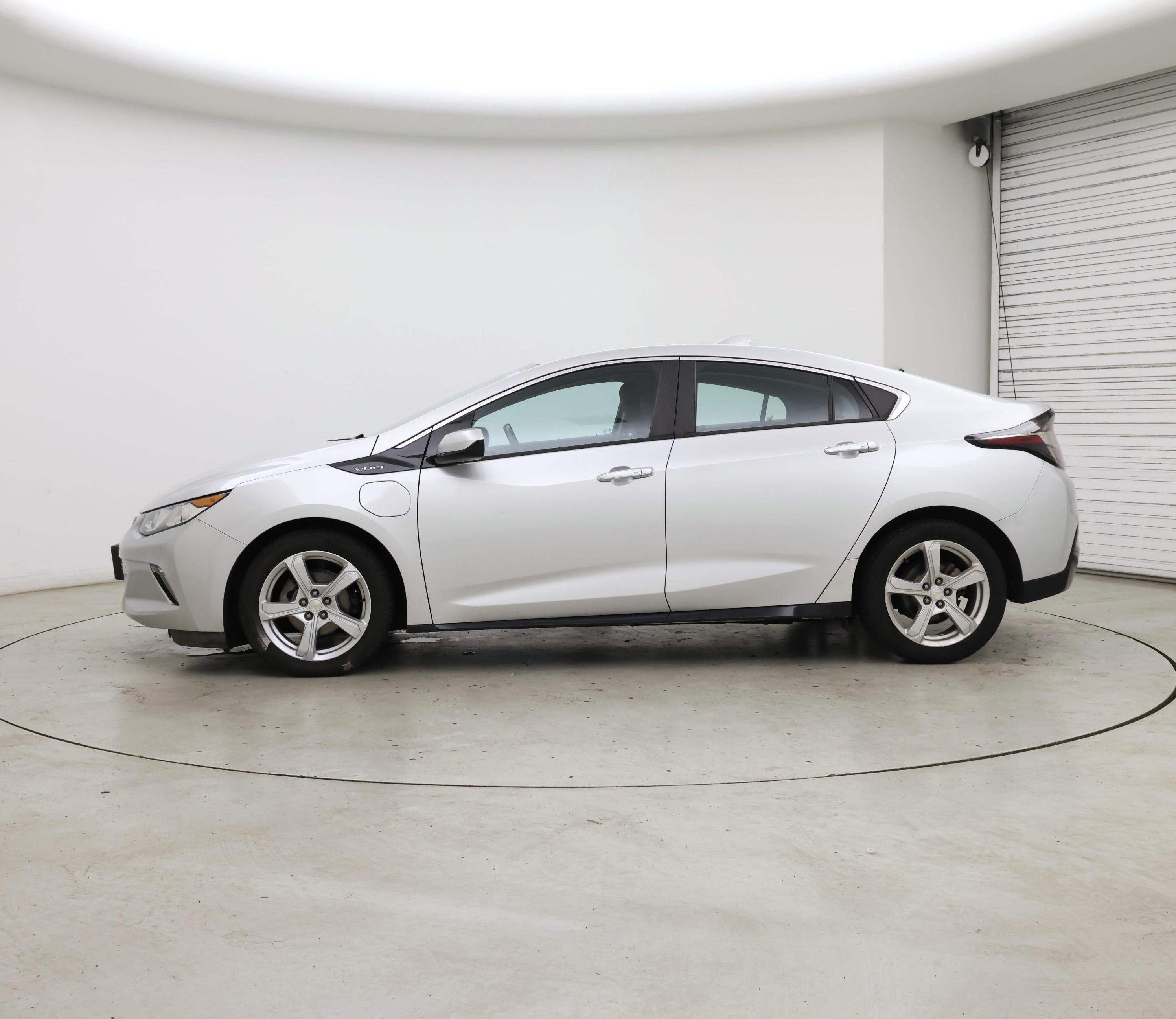 Thumbnail: 2017 Chevrolet Volt - 3