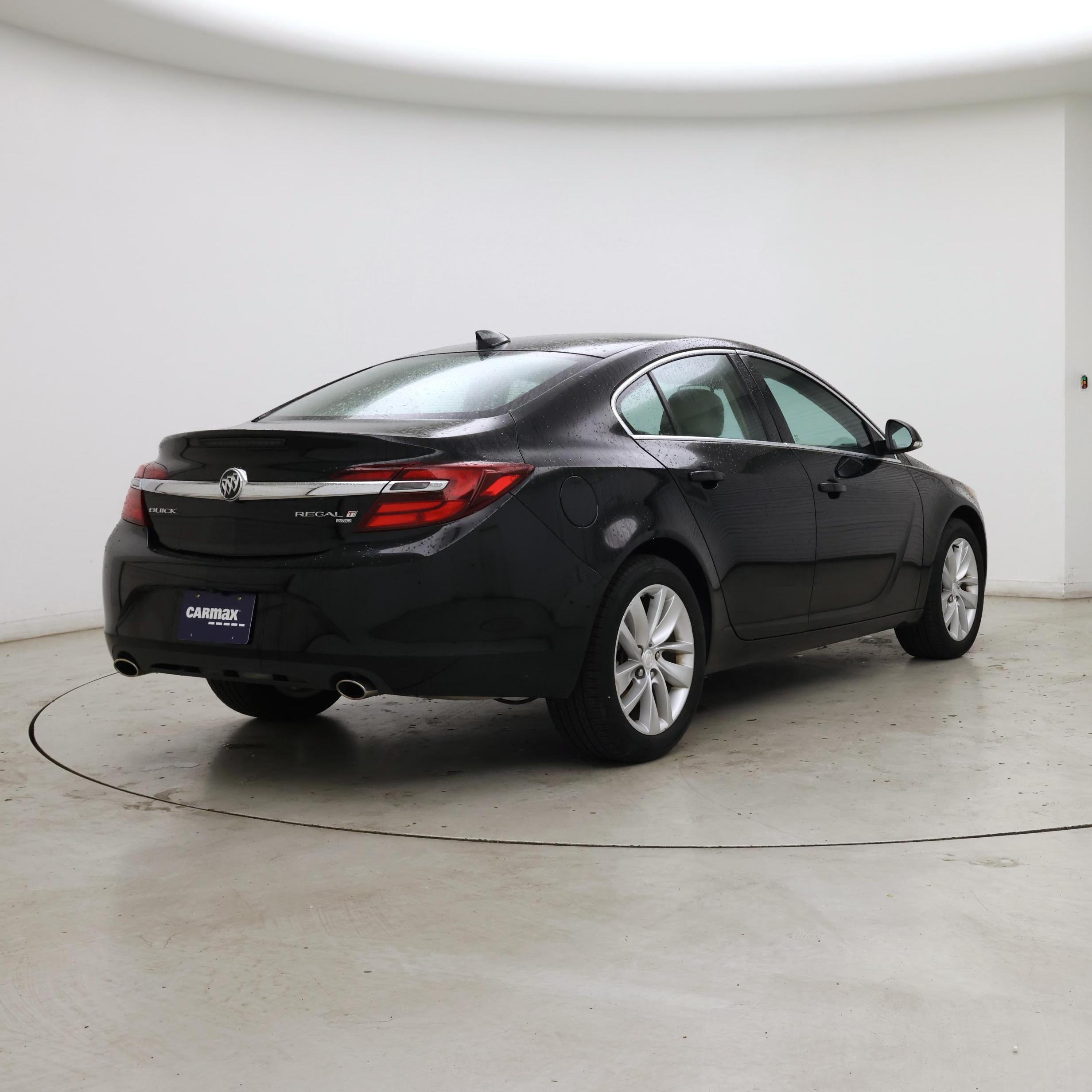 Thumbnail: 2017 Buick Regal - 8