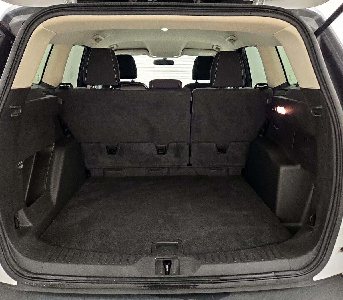 Trunk/Cargo (Seats Up)