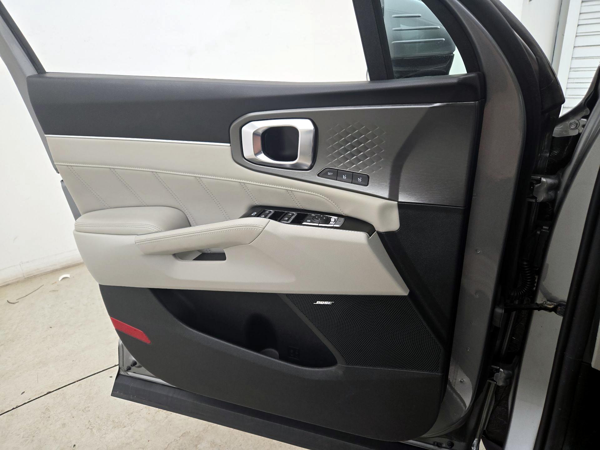 Thumbnail: 2023 Kia Sorento - 12