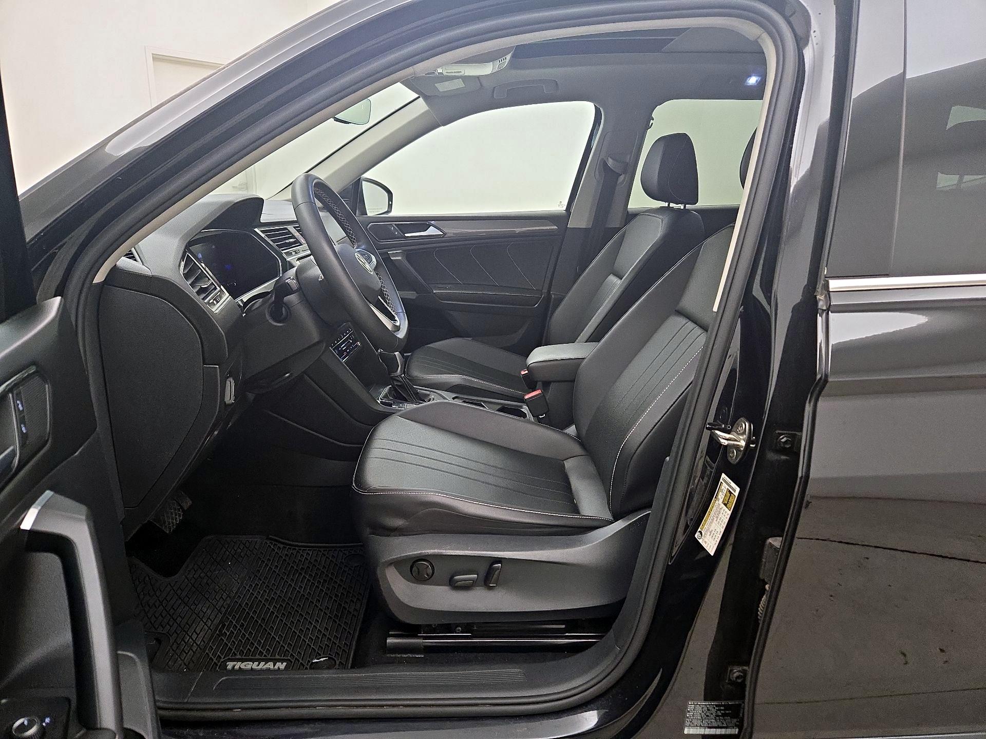 Thumbnail: 2022 Volkswagen Tiguan - 11