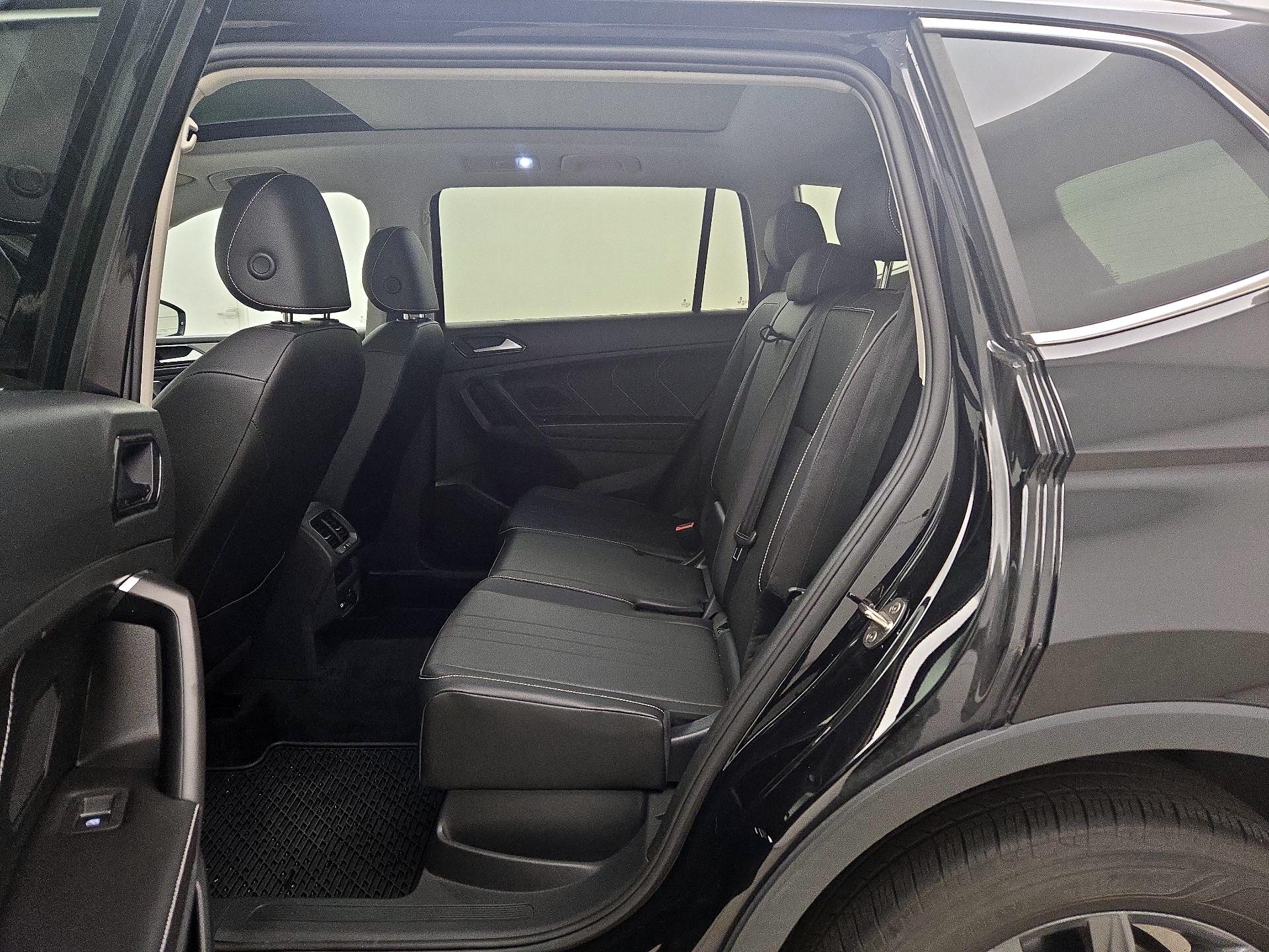 Thumbnail: 2022 Volkswagen Tiguan - 20