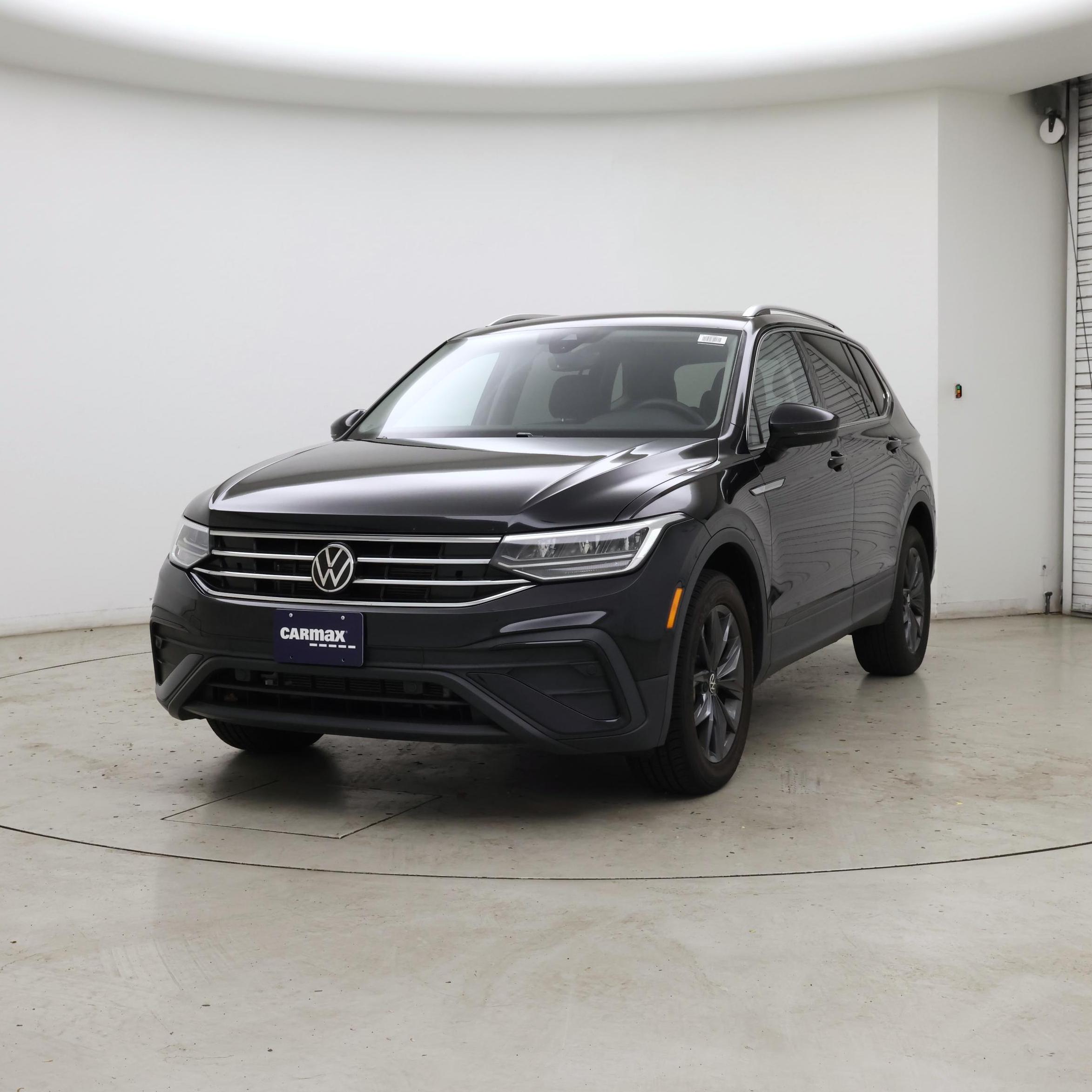 Thumbnail: 2022 Volkswagen Tiguan - 4